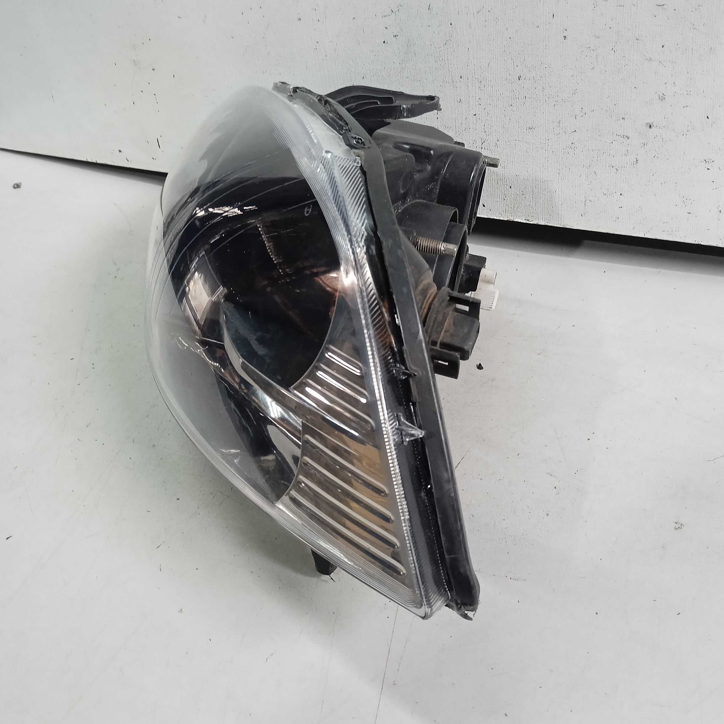 Farol Esq Masc. Negra Fiat Strada Working 2013/2019 Rec 2