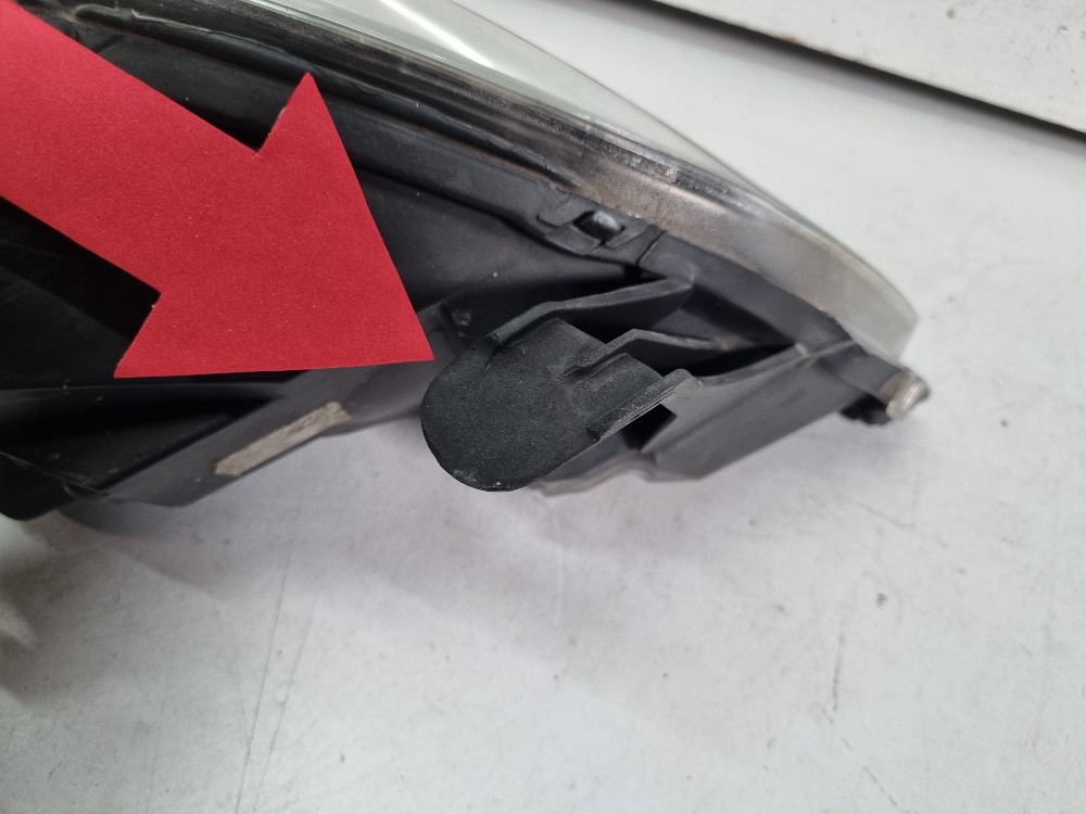 Farol Esquerdo Fumê Chevrolet Celta 2010 / 2013 Recuperado. 11