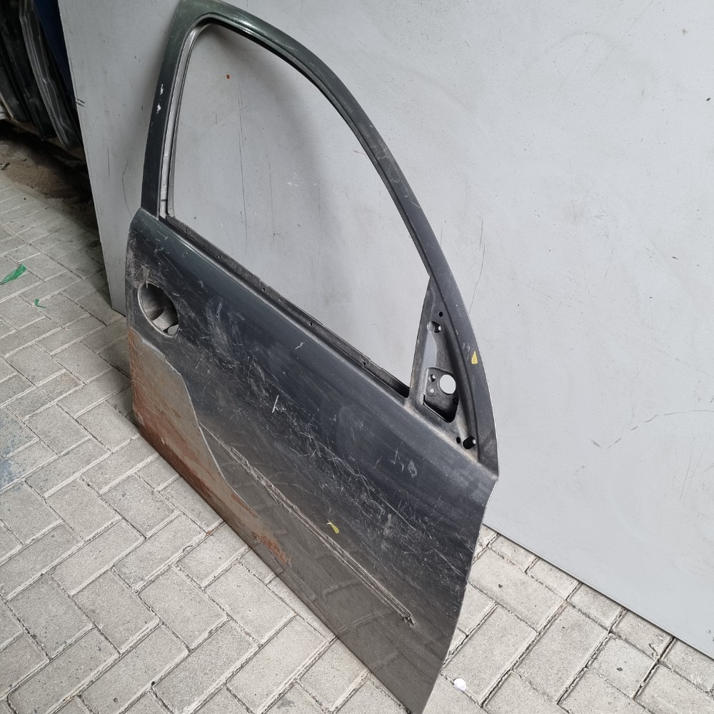 Porta Dianteira Do Lado Direito Chevrolet Corsa 2003/2010 Dianteira 2