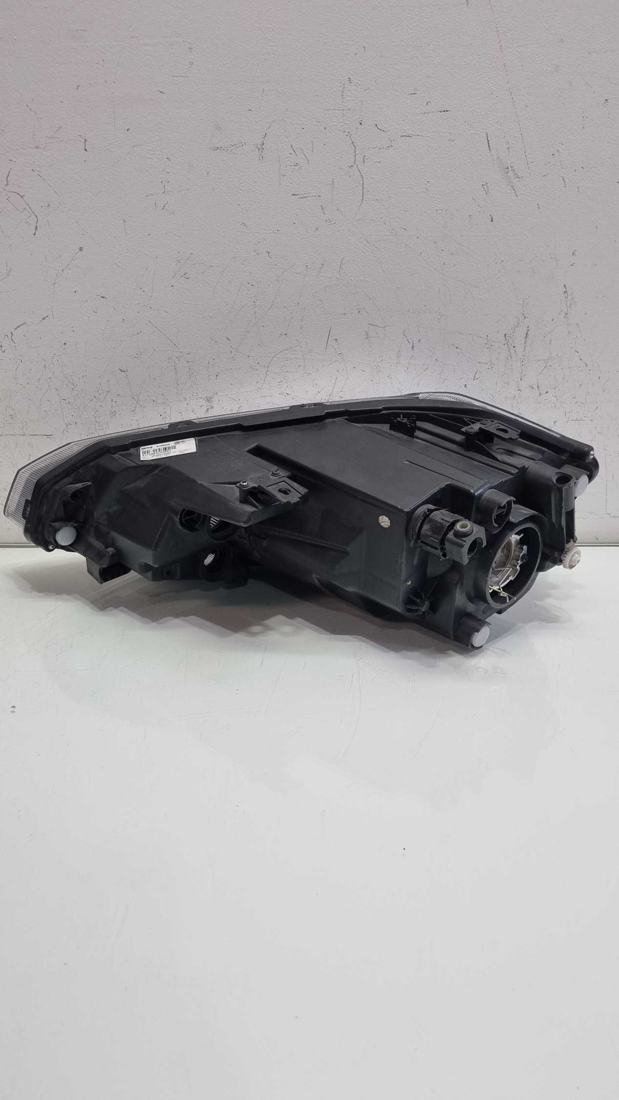 Farol lado direito Volkswagen Polo Tracker modelo 2023/2025 4