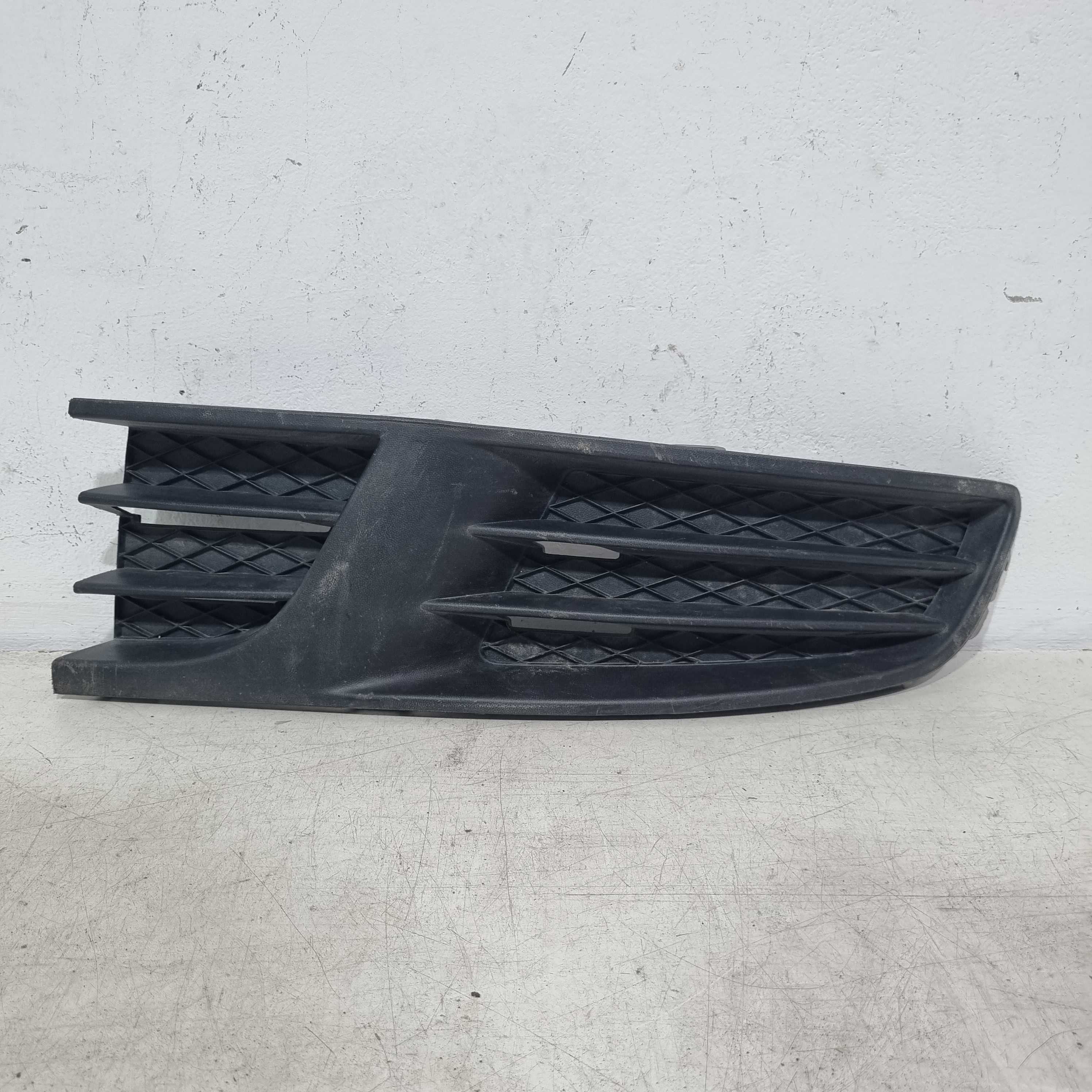 Moldura Do Farol De Milha Esquerdo Volkswagen Polo 2012/2015 Esquerdo