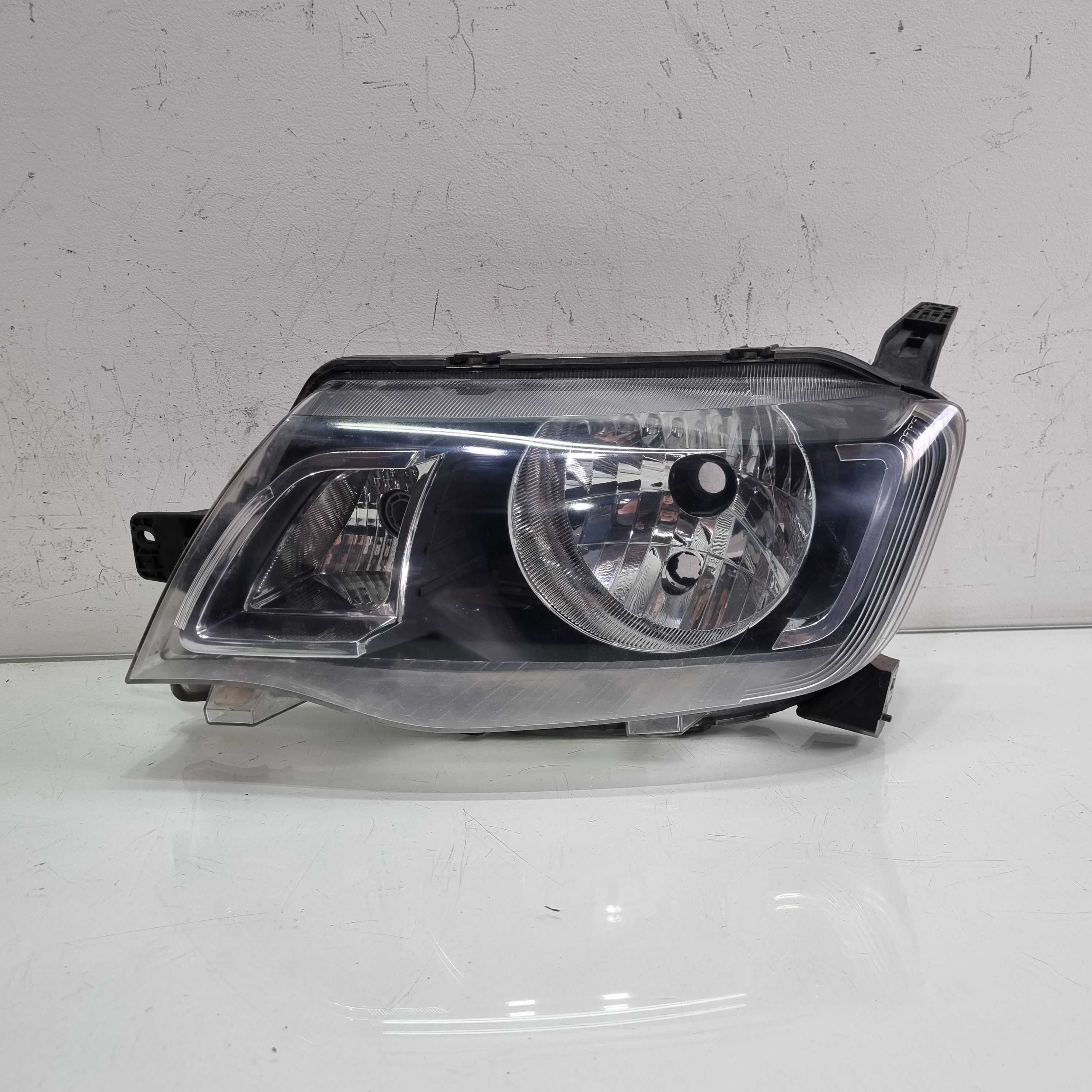 Farol lado esquerdo Renault Kwid mascara negra 2017/2021 4