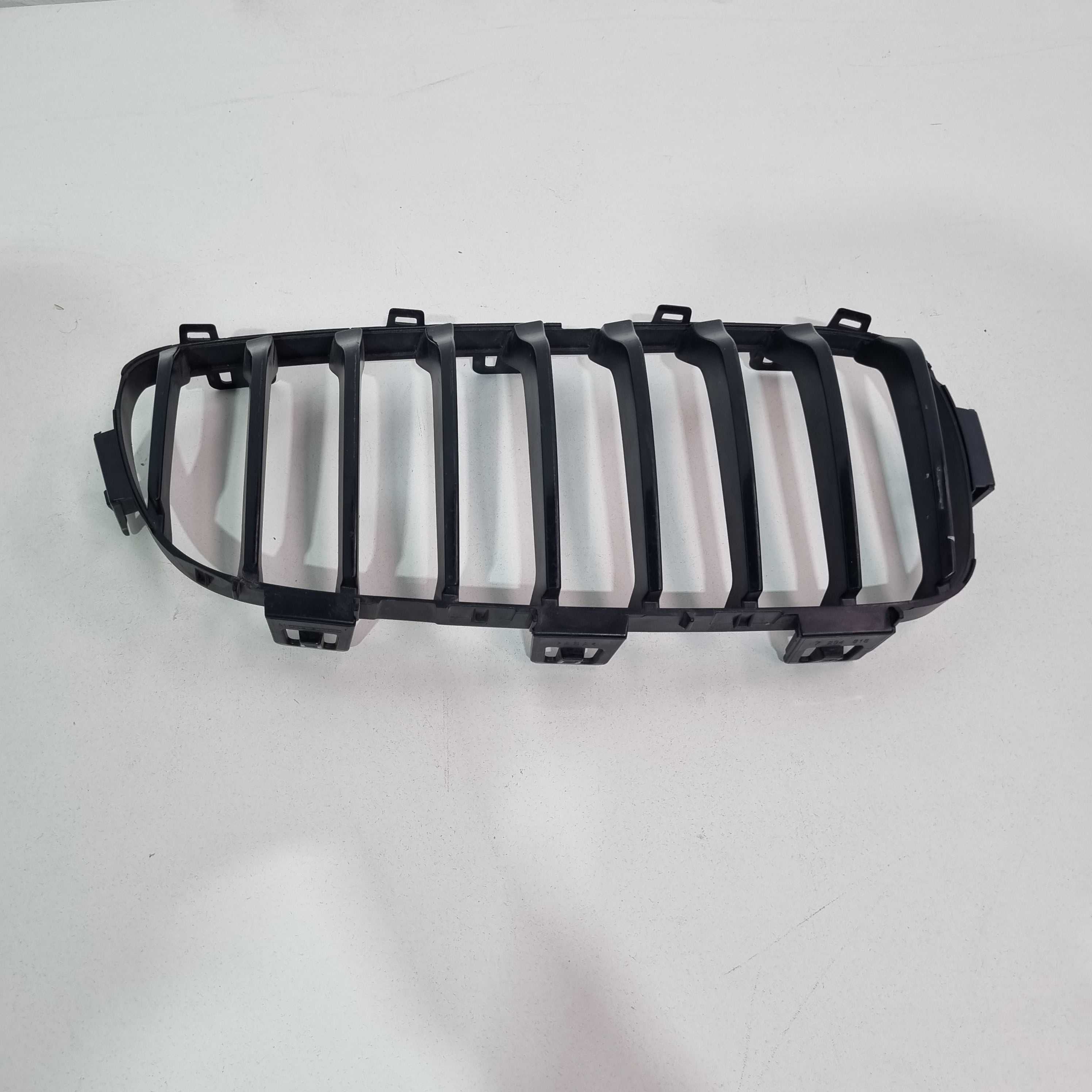Grade Direita Superior Parachoque Diant Bmw 320i 2013/2016 Preta