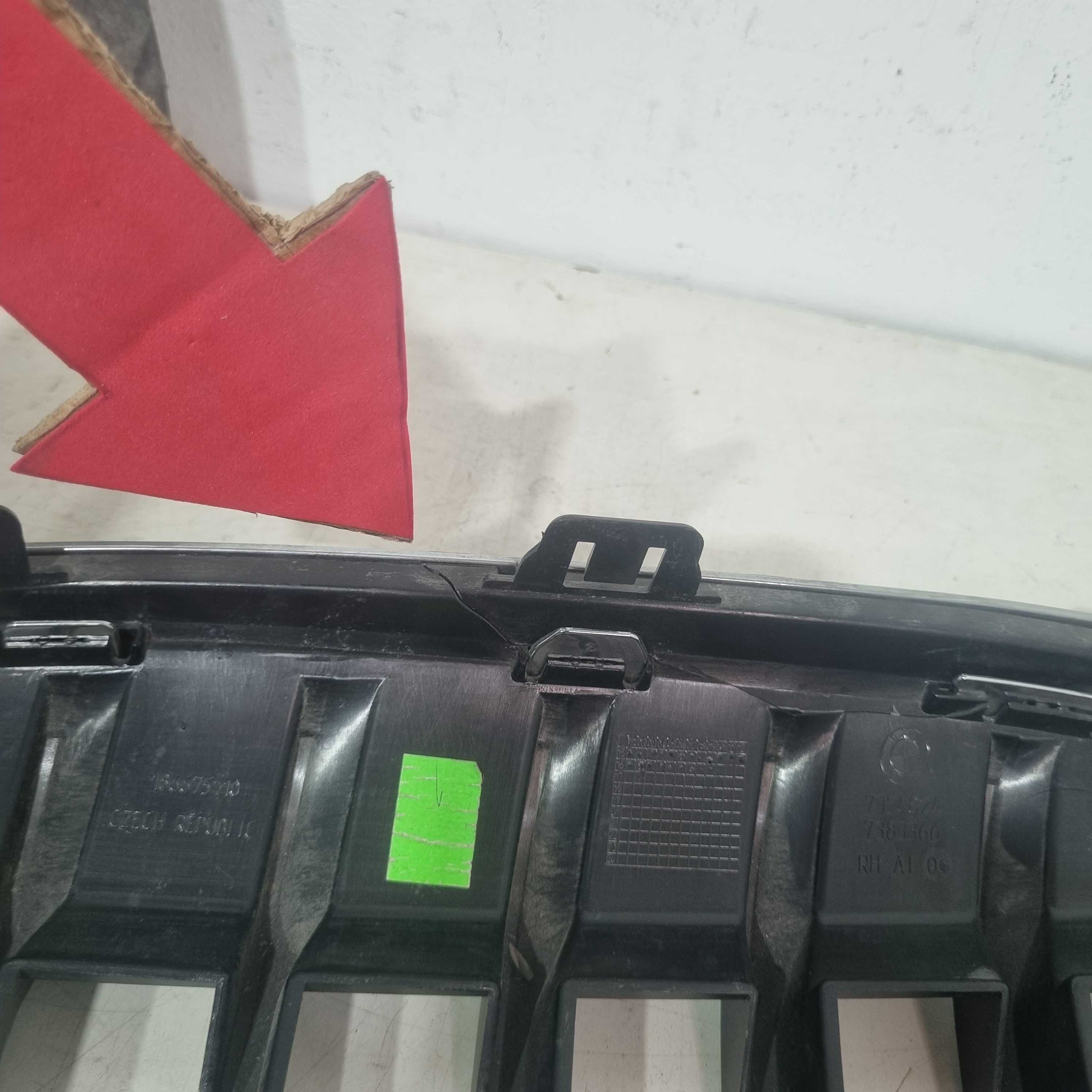 Grade Superior Direita Bmw X1 2016/2019 Original 7