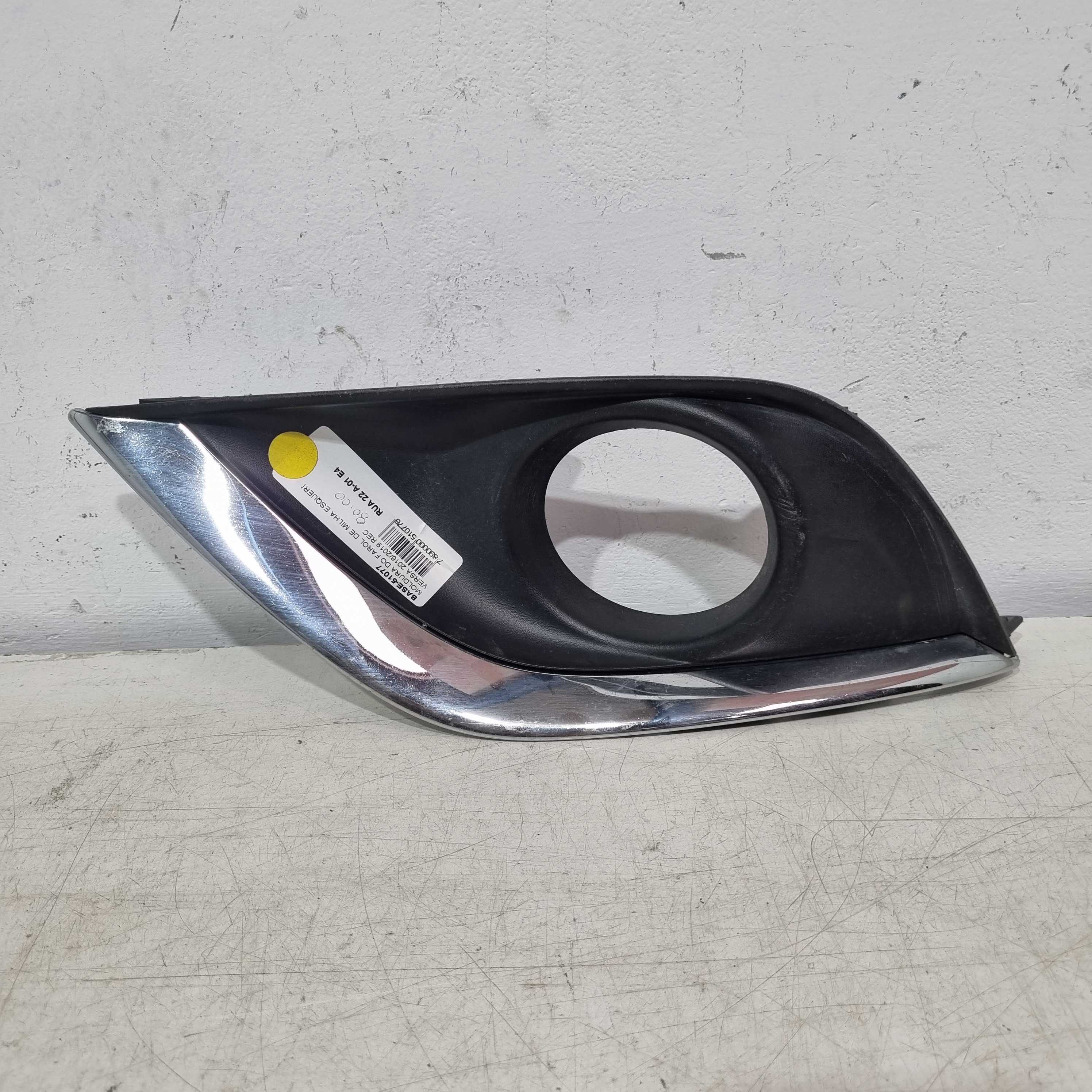 Moldura Do Farol De Milha Esquerdo Versa 2016/2019 Rec
