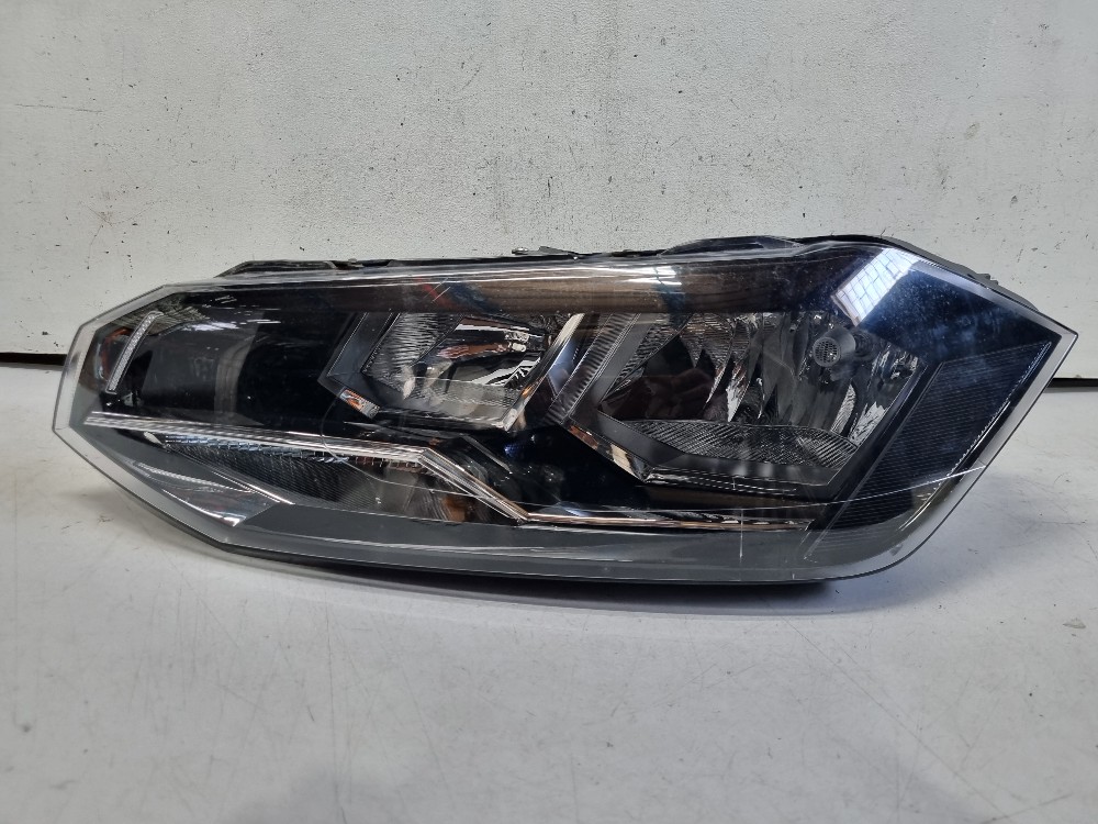Farol esquerdo friso cromado Volkswagen Polo 2017/2021 usado