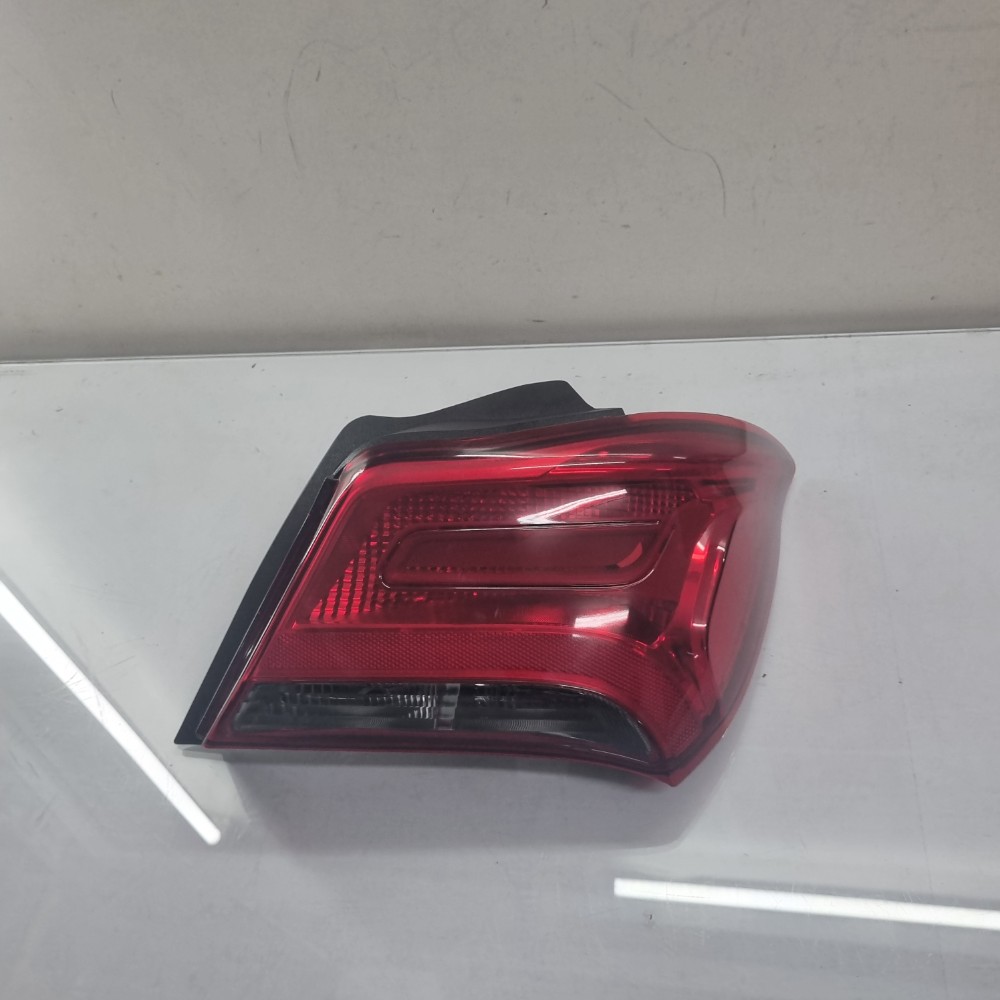 Lanterna Fume Direito Chevrolet Onix Hatch Modelos 2020/2024 Direito/passageiro 3