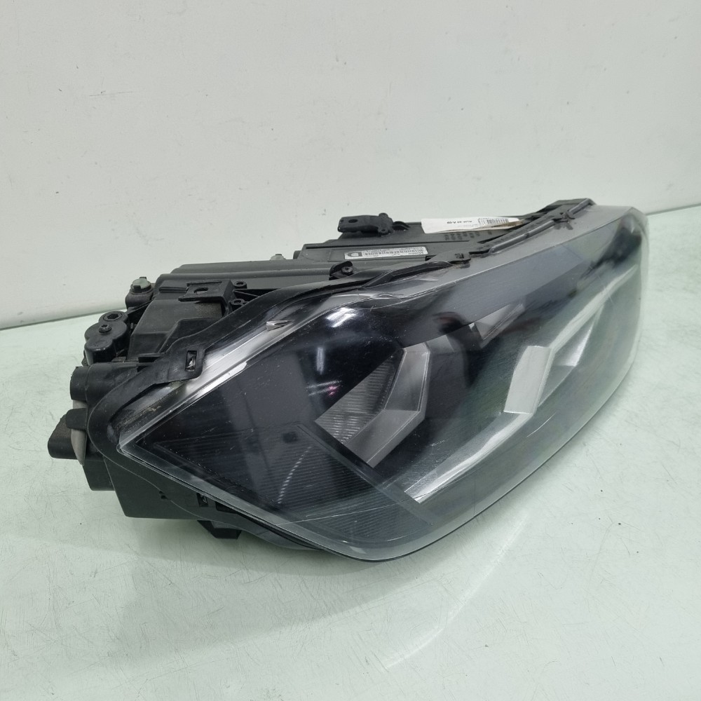 Farol Lado Direito Friso Preto Volkswagen 2017/22 Recuperado Direito/passageiro 2