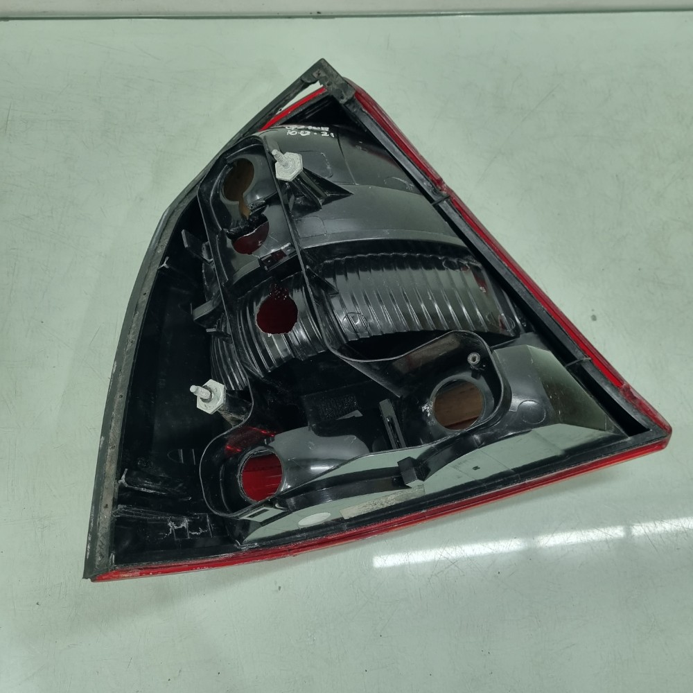 Lanterna Lado Direito Chevrolet Corsa Sedan 2003/2012 Usado. Direito/passageiro 4