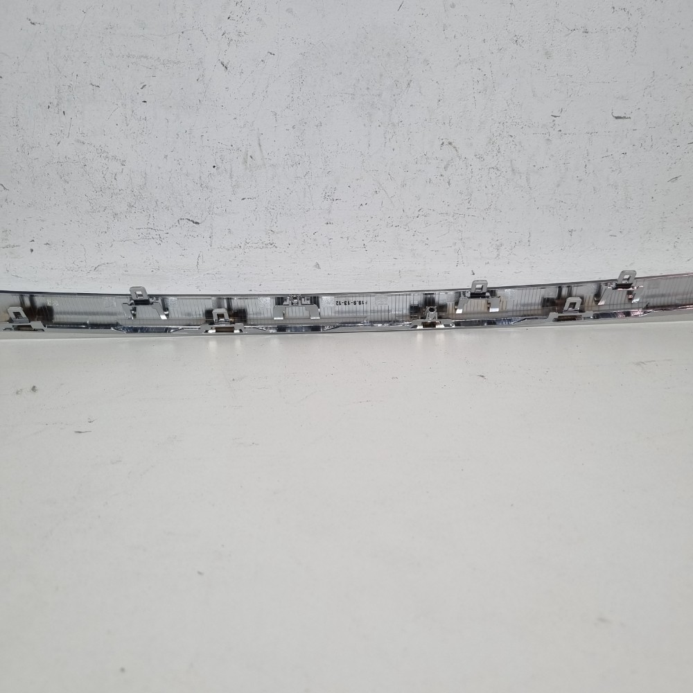Moldura Inferior Da Grade Lexus Is300 Modelos 2020/2022 2
