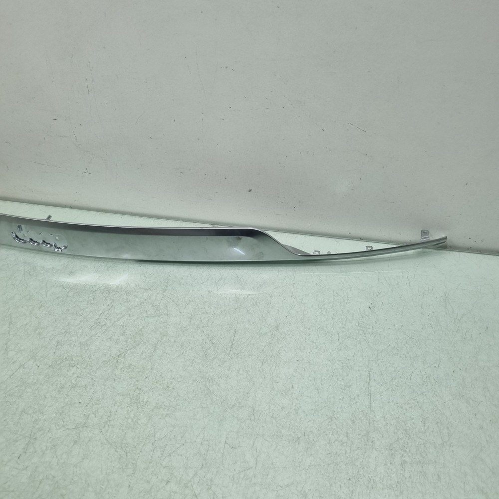 Friso Da Tampa Traseira Jeep Commander 2002/2025 Usado 3