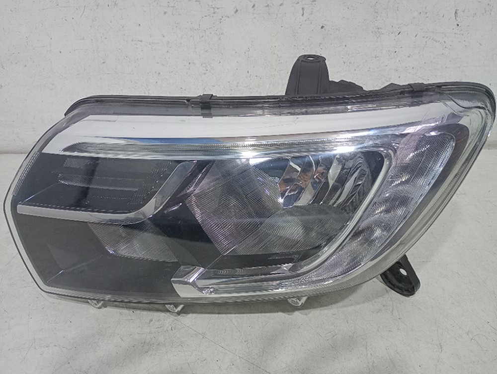 Farol esquerdo LED Sandero 2020/2024 3