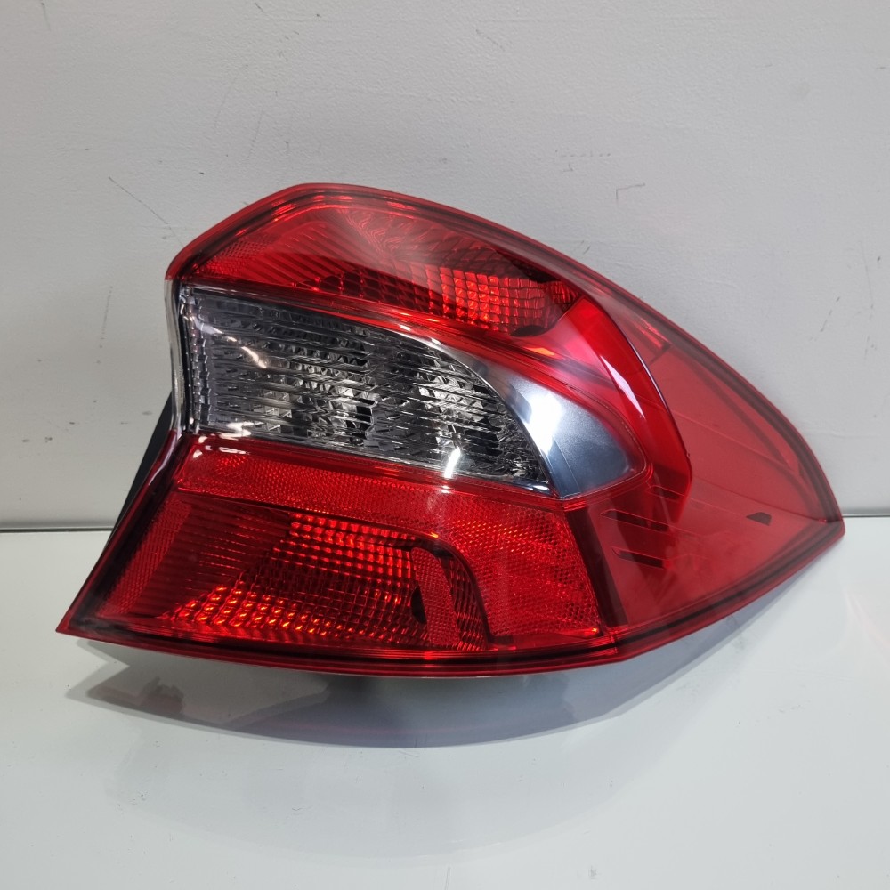 Lanterna Fumê Do Lado Direita Ford Ka Sedan 2018/2022 Direito/passageiro 1