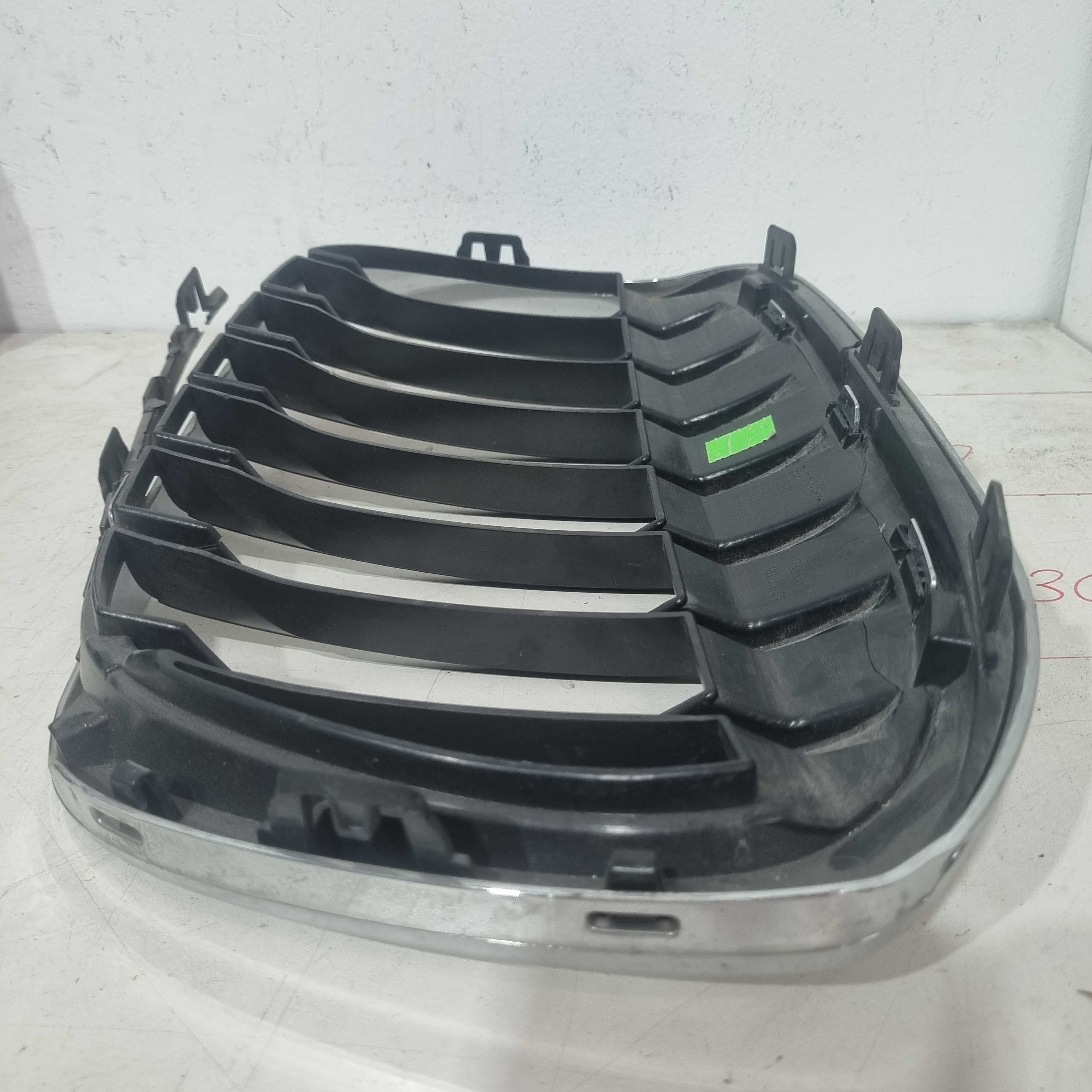 Grade Superior Direita Bmw X1 2016/2019 Original 4