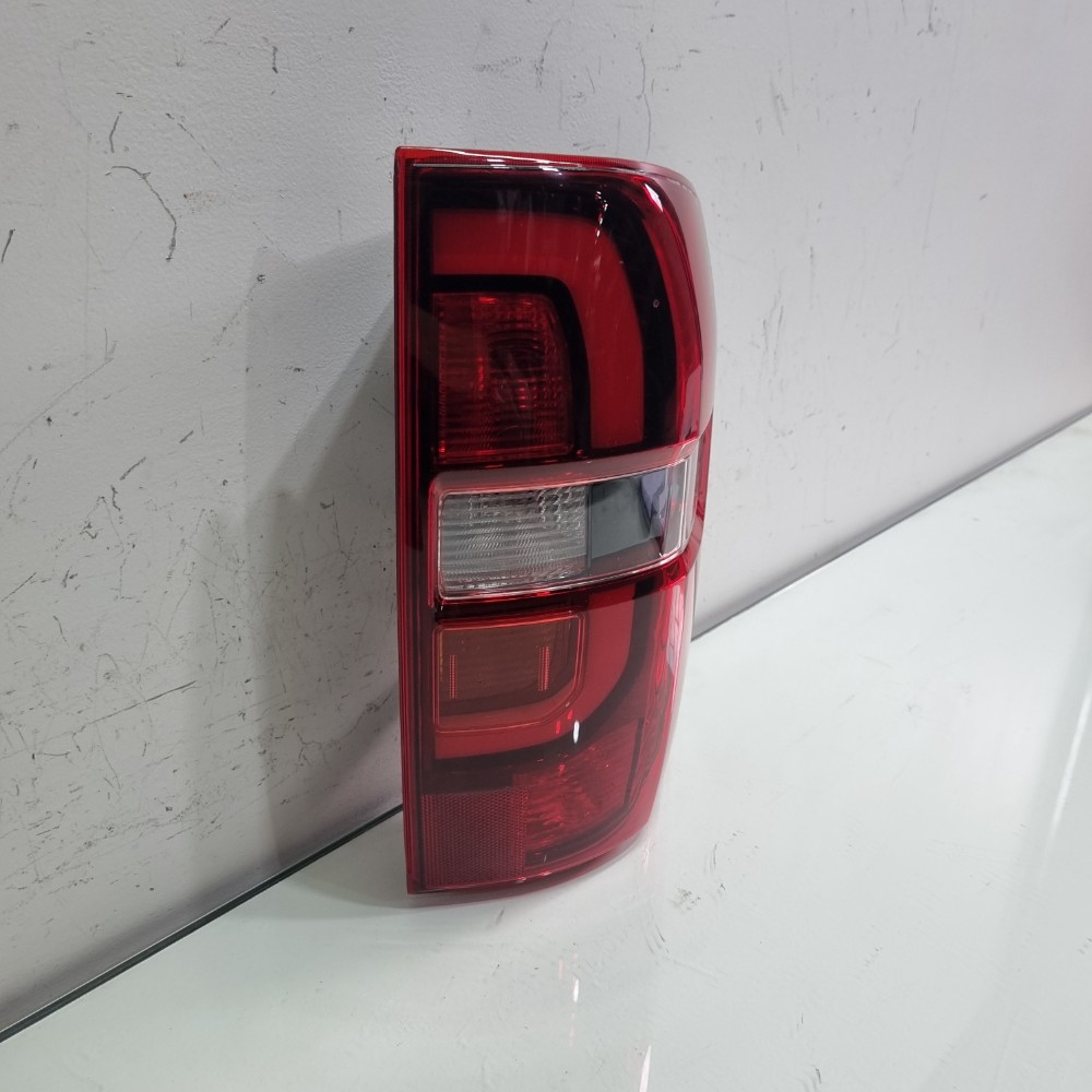 Lanterna Fumê Do Lado Direito Fiat Titano Modelos 2024/2026 Direito/passageiro