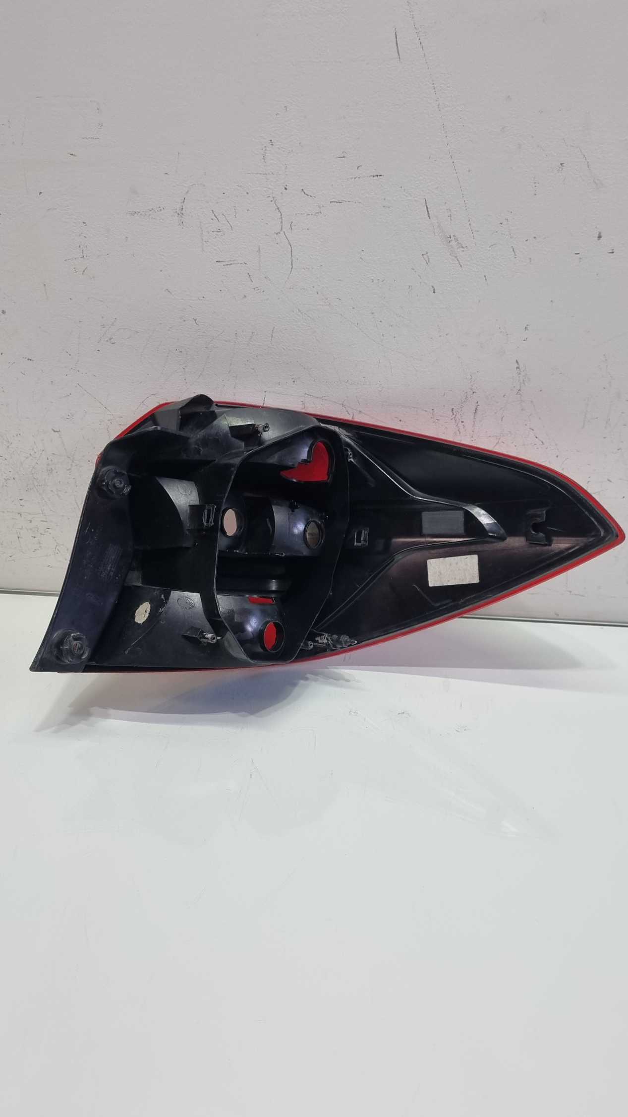 Lanterna lado esquerdo Ford KA Sedan modelo 2015/2018 2