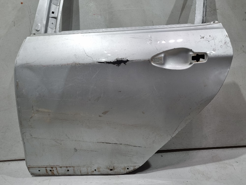 Porta traseira esquerda Peugeot 2008 2016/2022 2