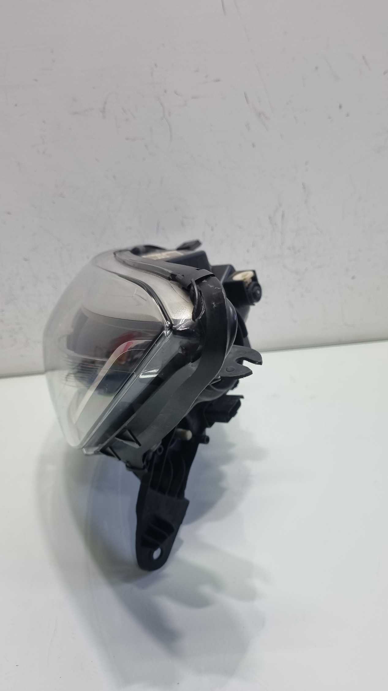 Farol lado esquerdo máscara negra Renault Captur 2017/2020 1