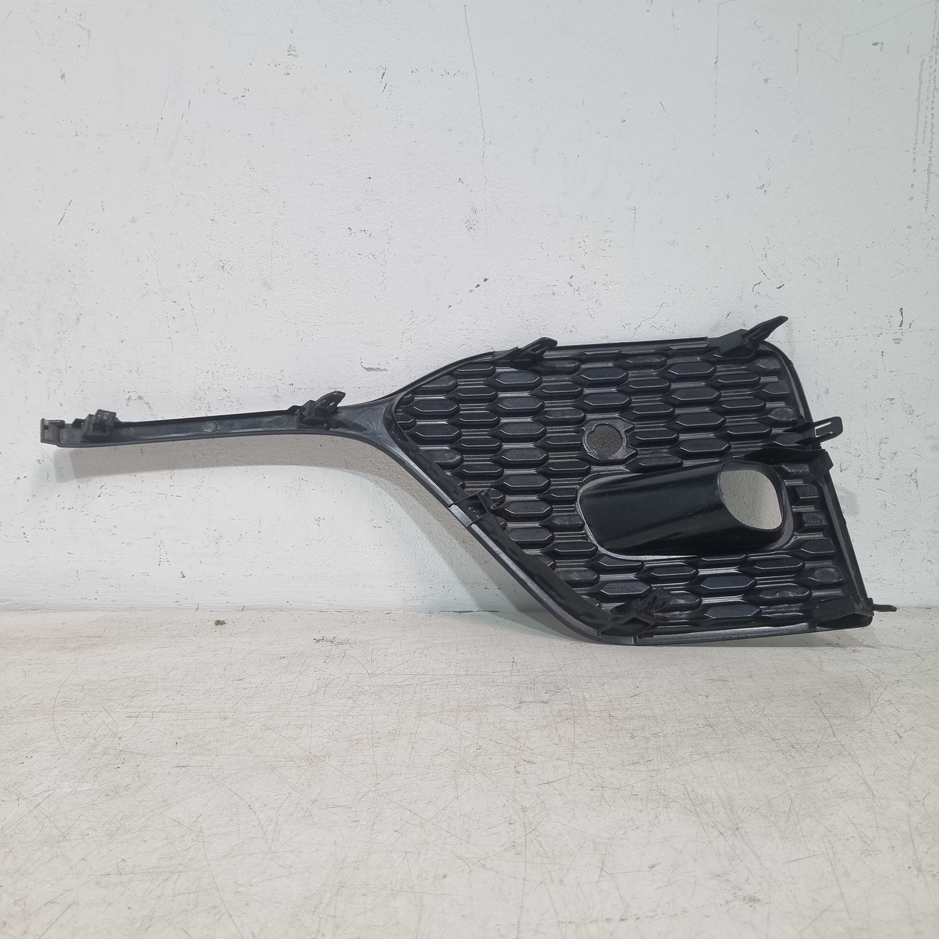 Moldura Farol De Milha Direito Toyota Sw4 Modelos 2021/2023 Preto Direito 2