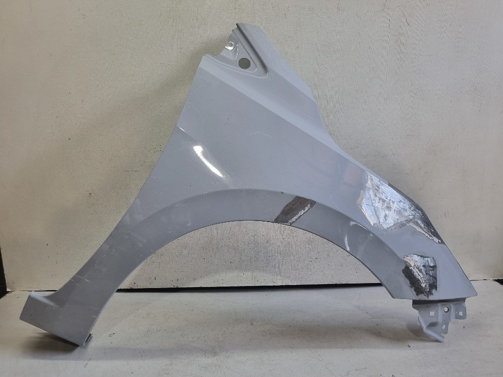 Paralama Direito Nissan Versa 2020/2023 Recuperado Original.