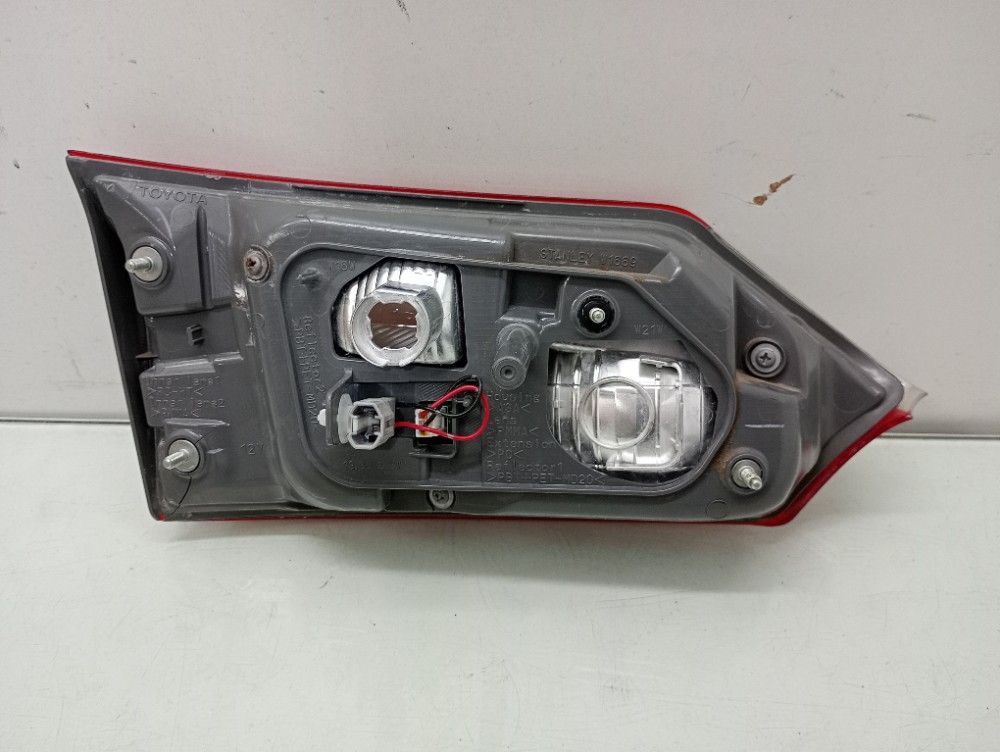 Lanterna Esquerda Da Tampa Corolla 2015 2016 Original 3