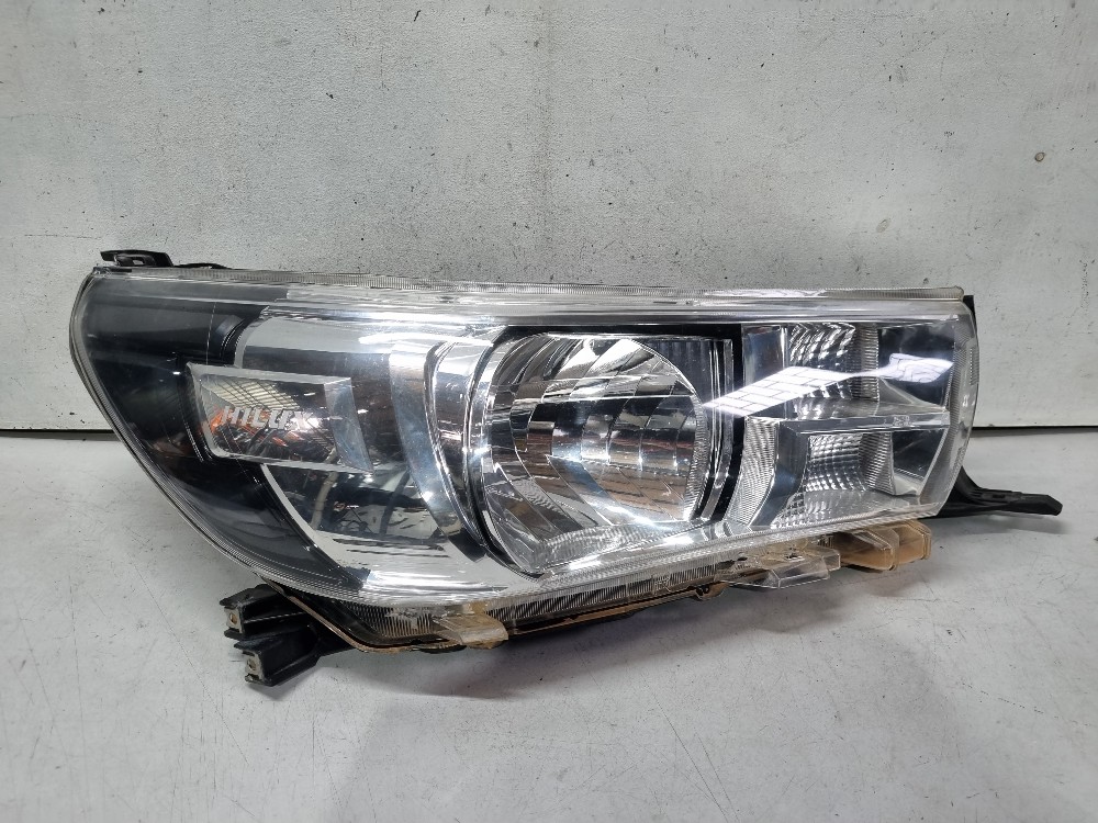 Farol Direito Toyota Hilux 2016/2019 Recuperado Direito/passageiro 1