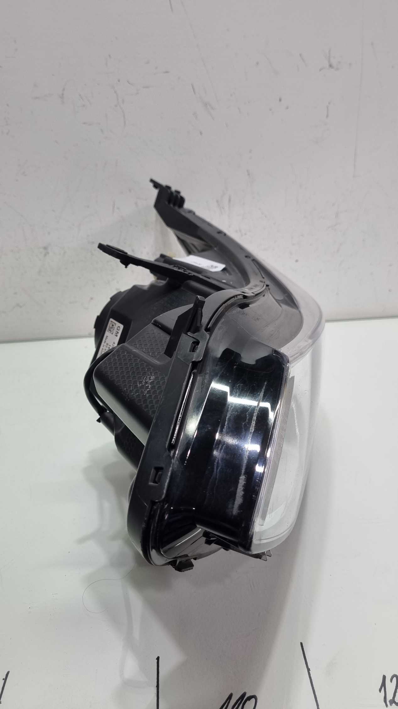 Farol lado esquerdo Chevrolet Cruze 2017/2022 4