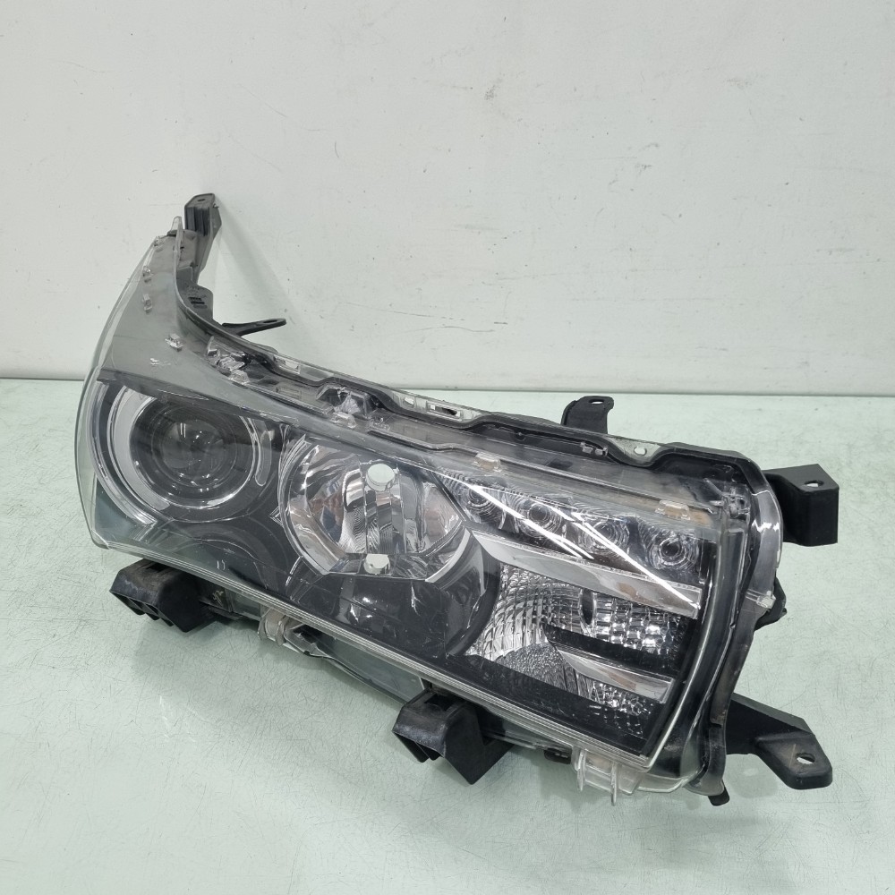 Farol Direito Globo Ótico  Toyota  Corolla 2015/2018 Usado. 2