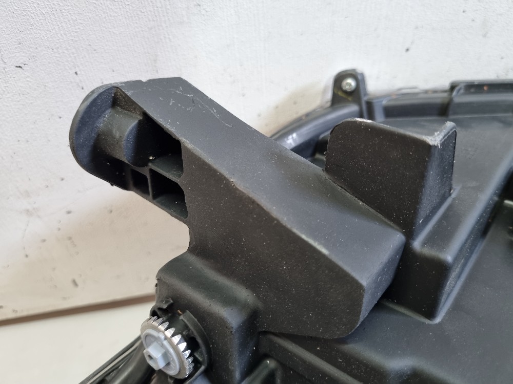 Farol Direito Do Toyota Corolla Cross 2023/2025 Recuperado. Direito/passageiro 9