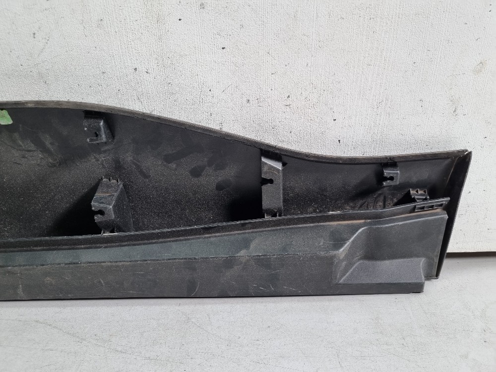 Friso Da Porta Traseira Dir. Corolla Cross 2022/2025 Usado. 4