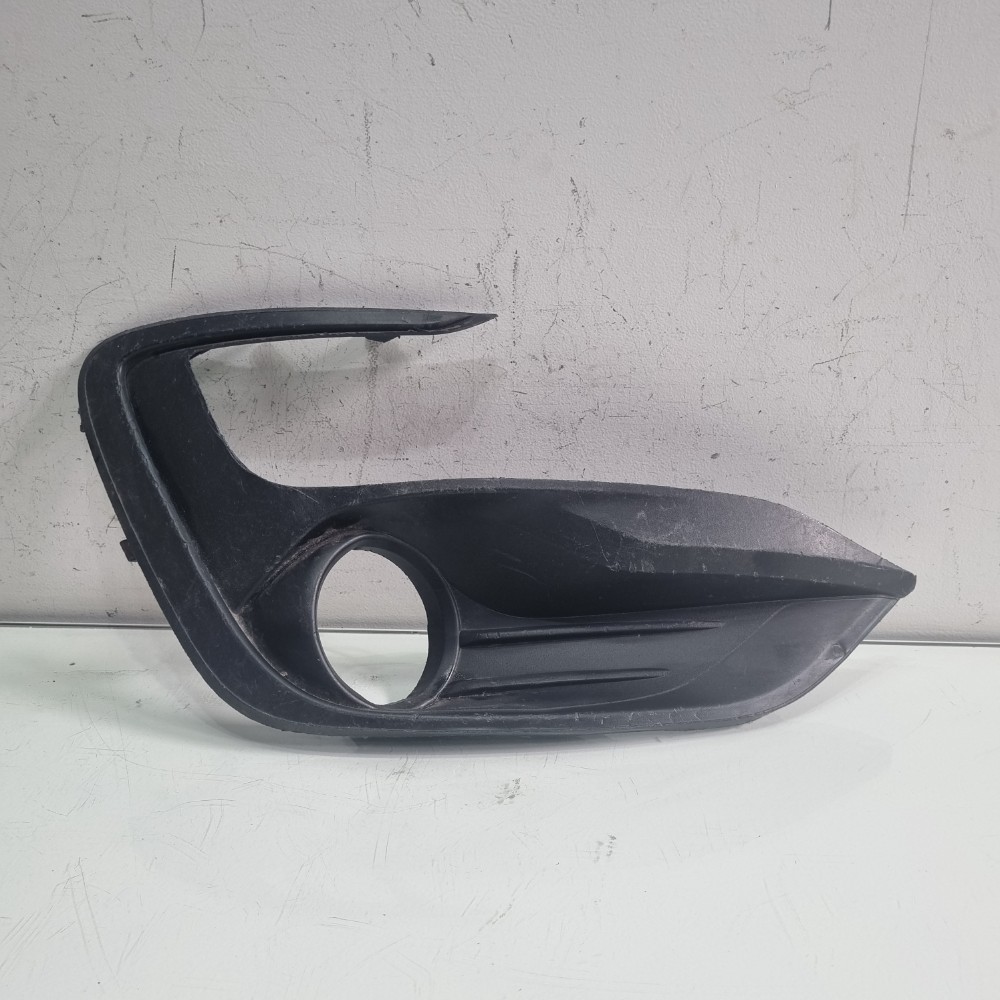 Moldura Direita da Grade Fiat Palio ELX 2010–2014 6