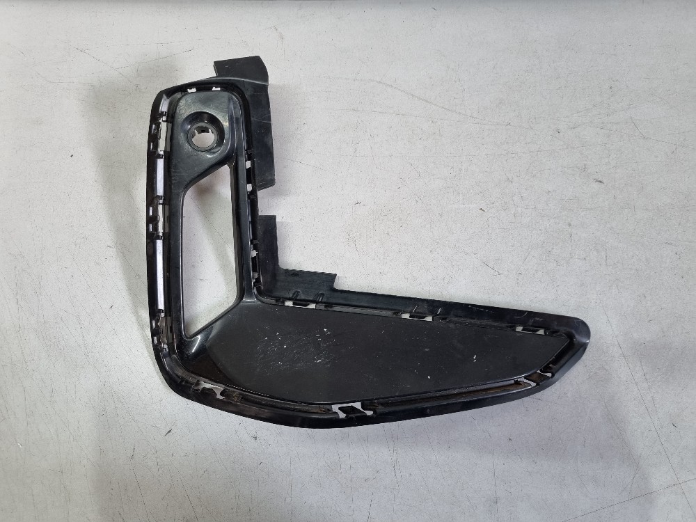Grade Moldura Direita Bmw G20 320i 2022 A 2024 Recuperado. Direito 1