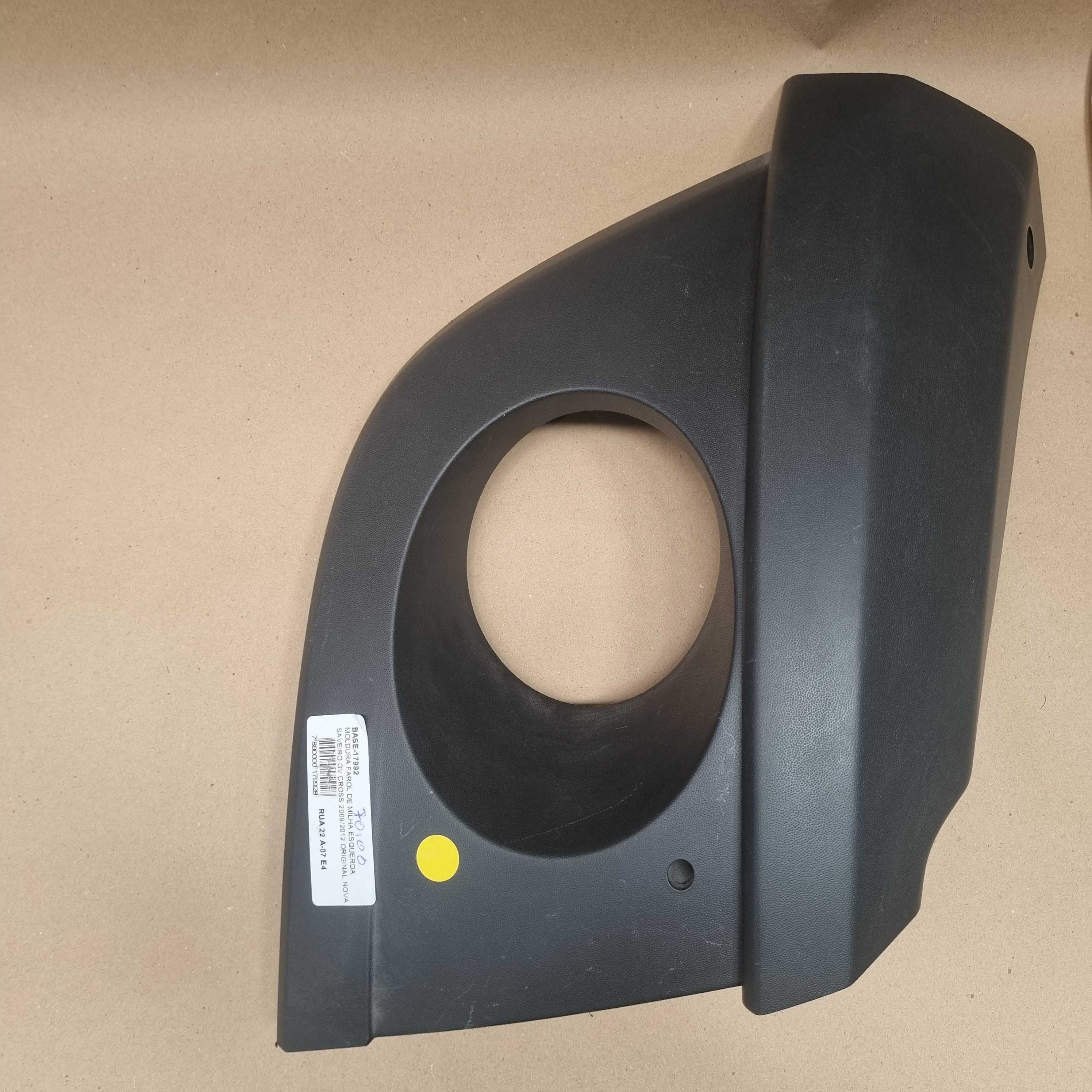 Moldura Farol Milha Esquerda Vw Saveiro Cross 2009/2012 Preto Esquerdo 4