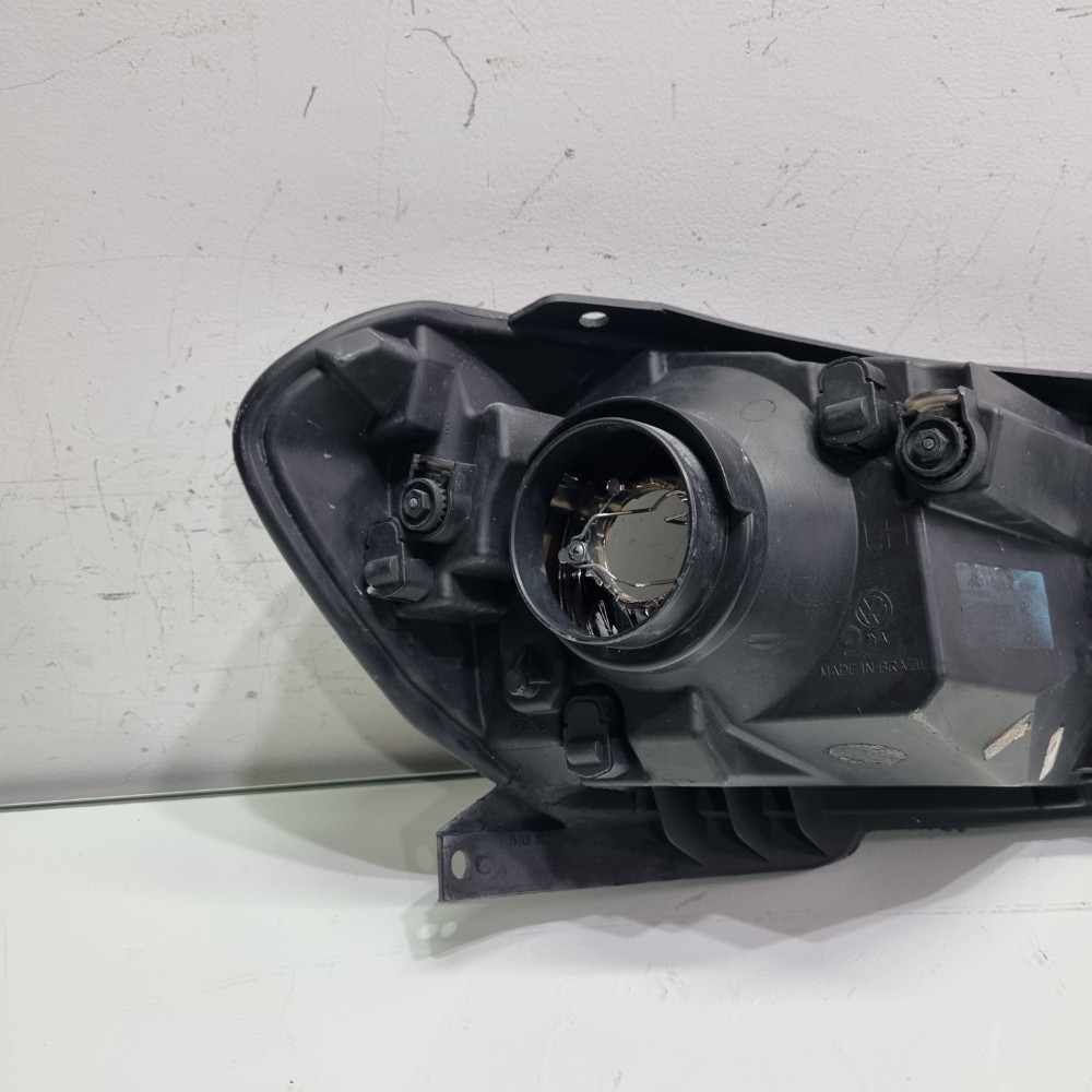 Farol Do Lado Esquerdo Volkswagen Gol G6 Modelos 2013/2016 Esquerdo/motorista 2
