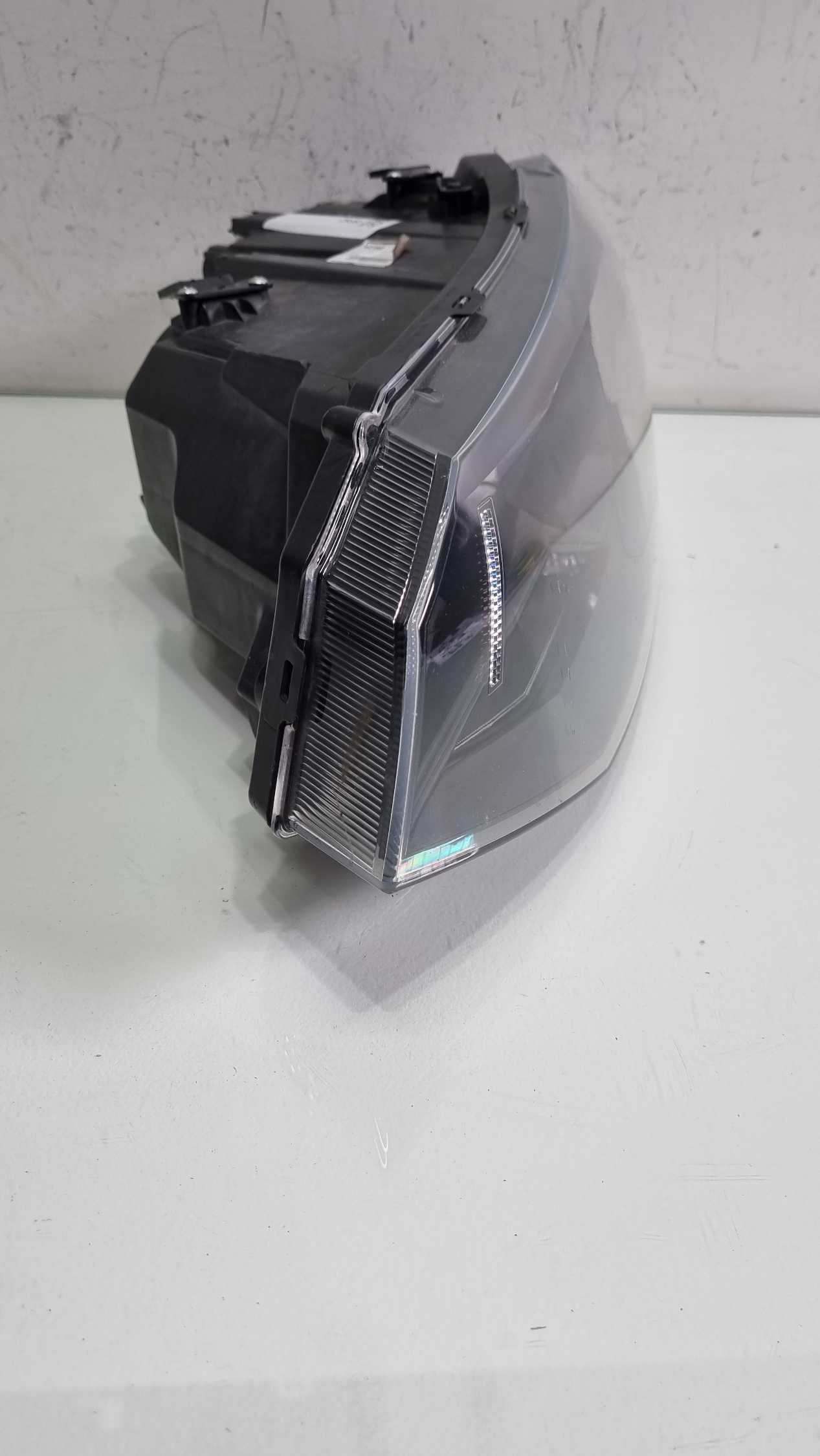 Farol lado esquerdo VOLKSWAGEN POLO 2017/2022 1