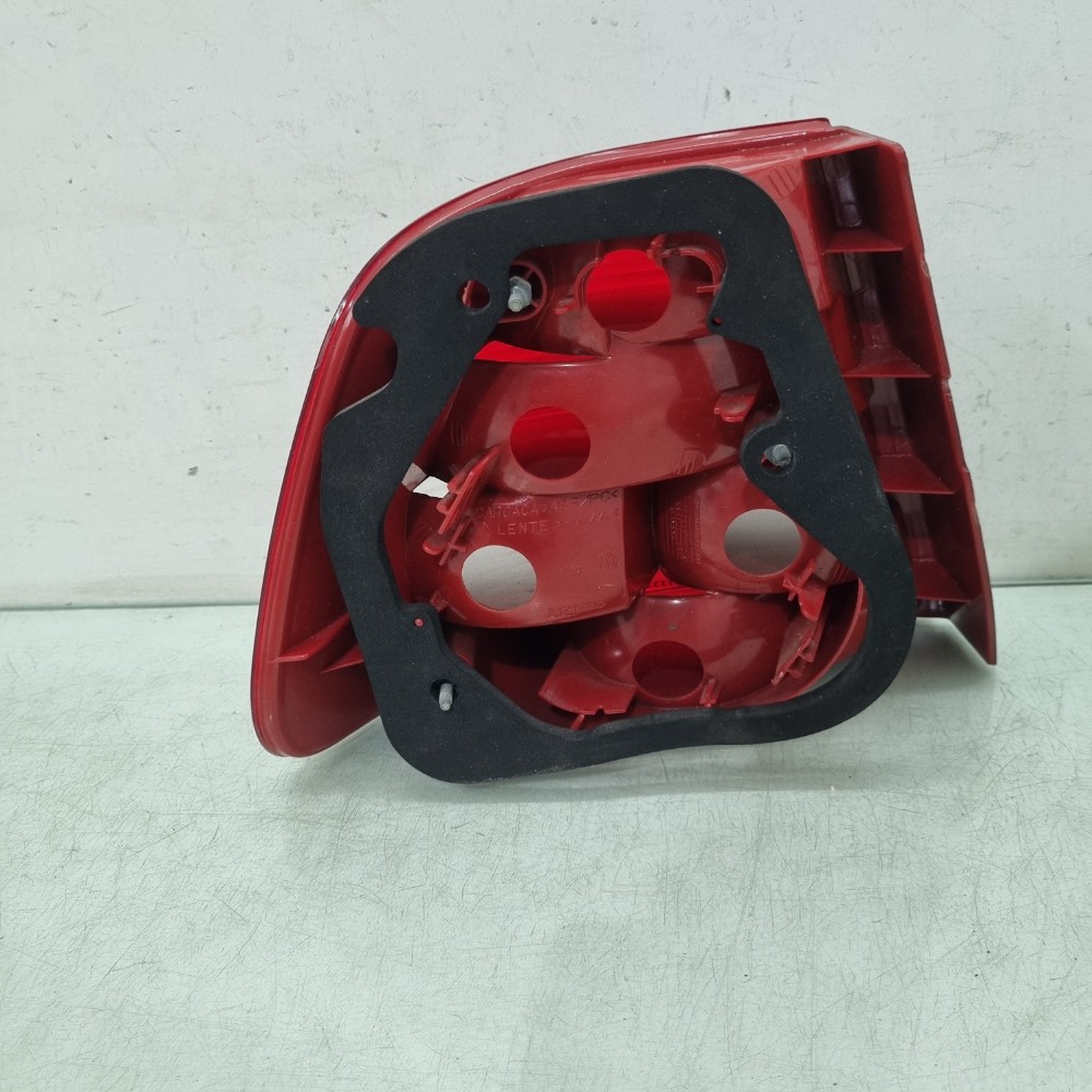 Lanterna Direita Volkswagen Polo Classic Modelos  2000/2004 Direito/passageiro 4