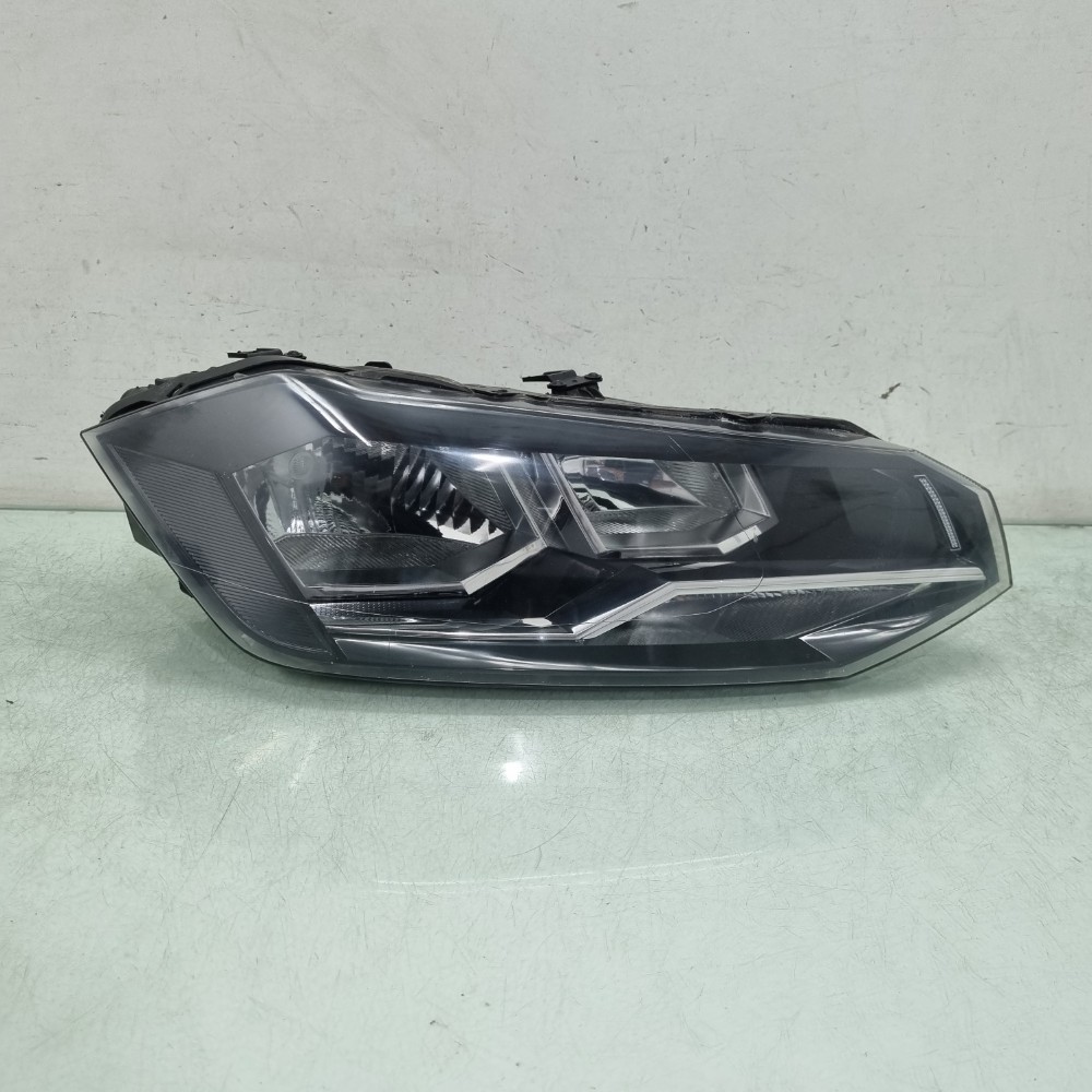 Farol Lado Direito Friso Preto Volkswagen Virtus  2017/2022 Direito/passageiro 1