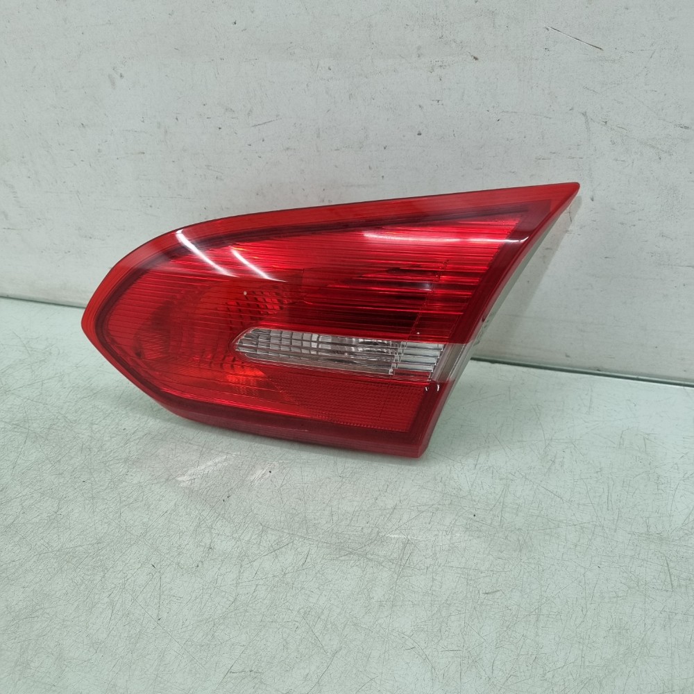 Lanterna Direita Da Tampa Traseira Ford Focus Sedan 2016/20 1