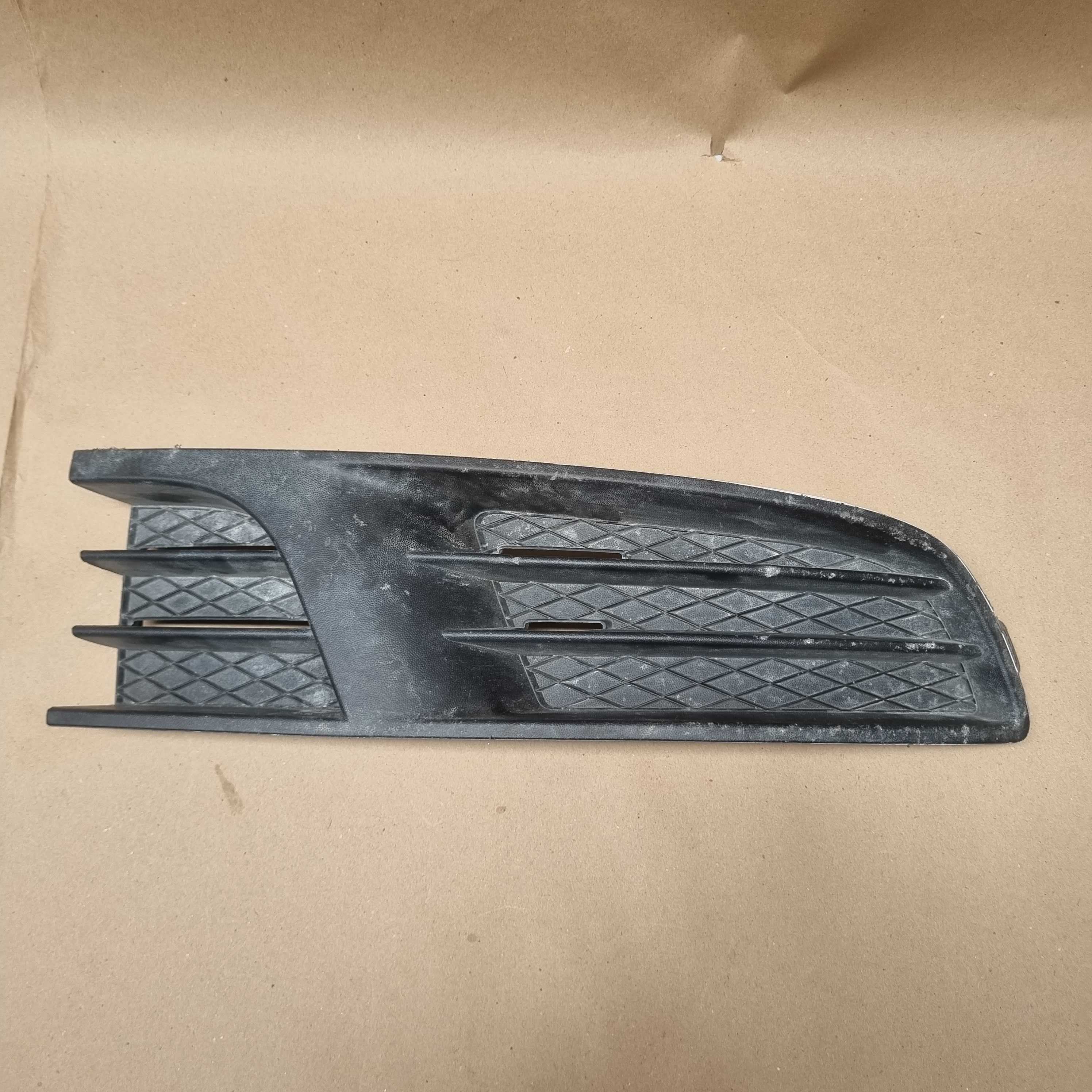 Moldura Do Farol De Milha Direito Volkswagen Polo 2012/2015 Preto Direito