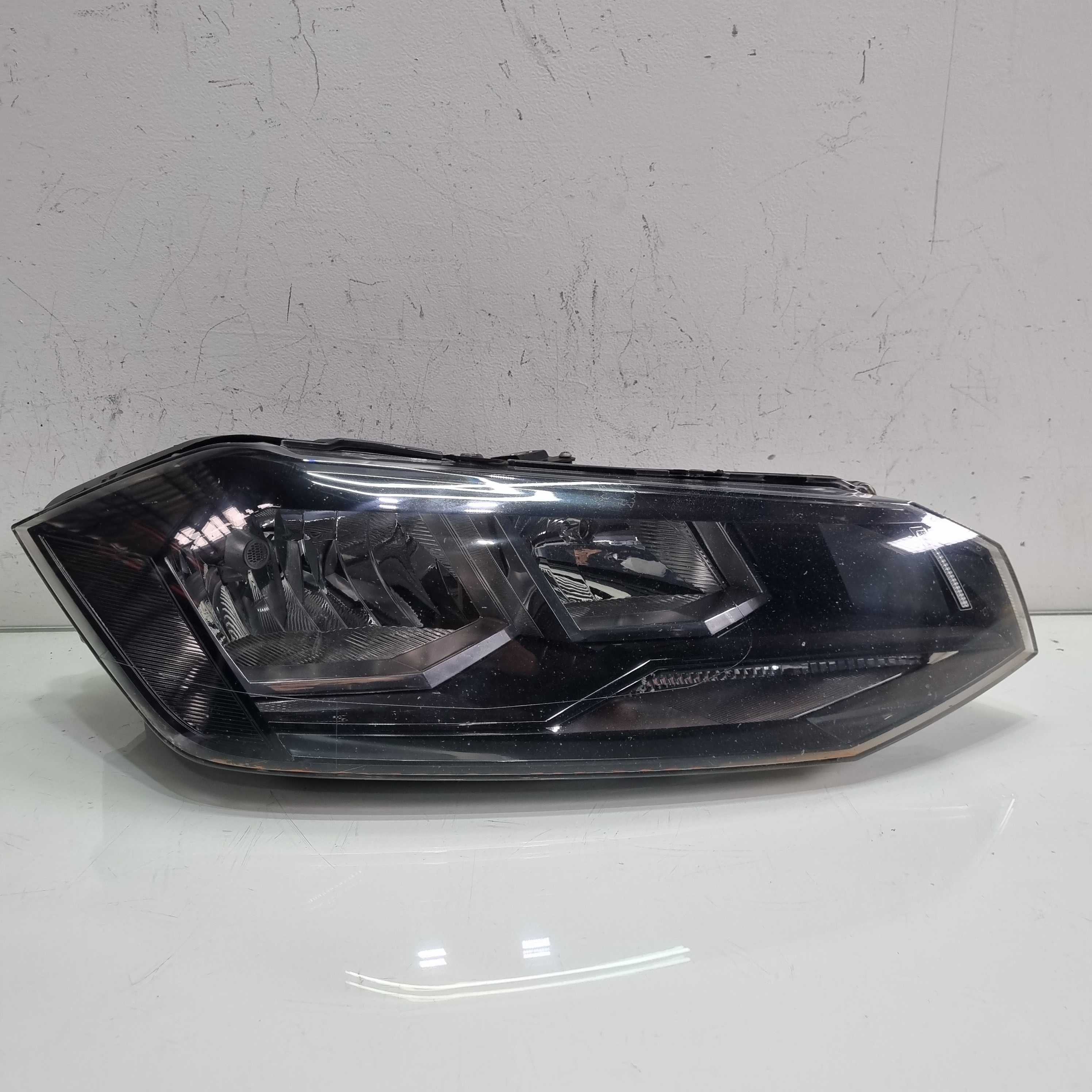 Farol  lado direito Polo 2017/2021 2
