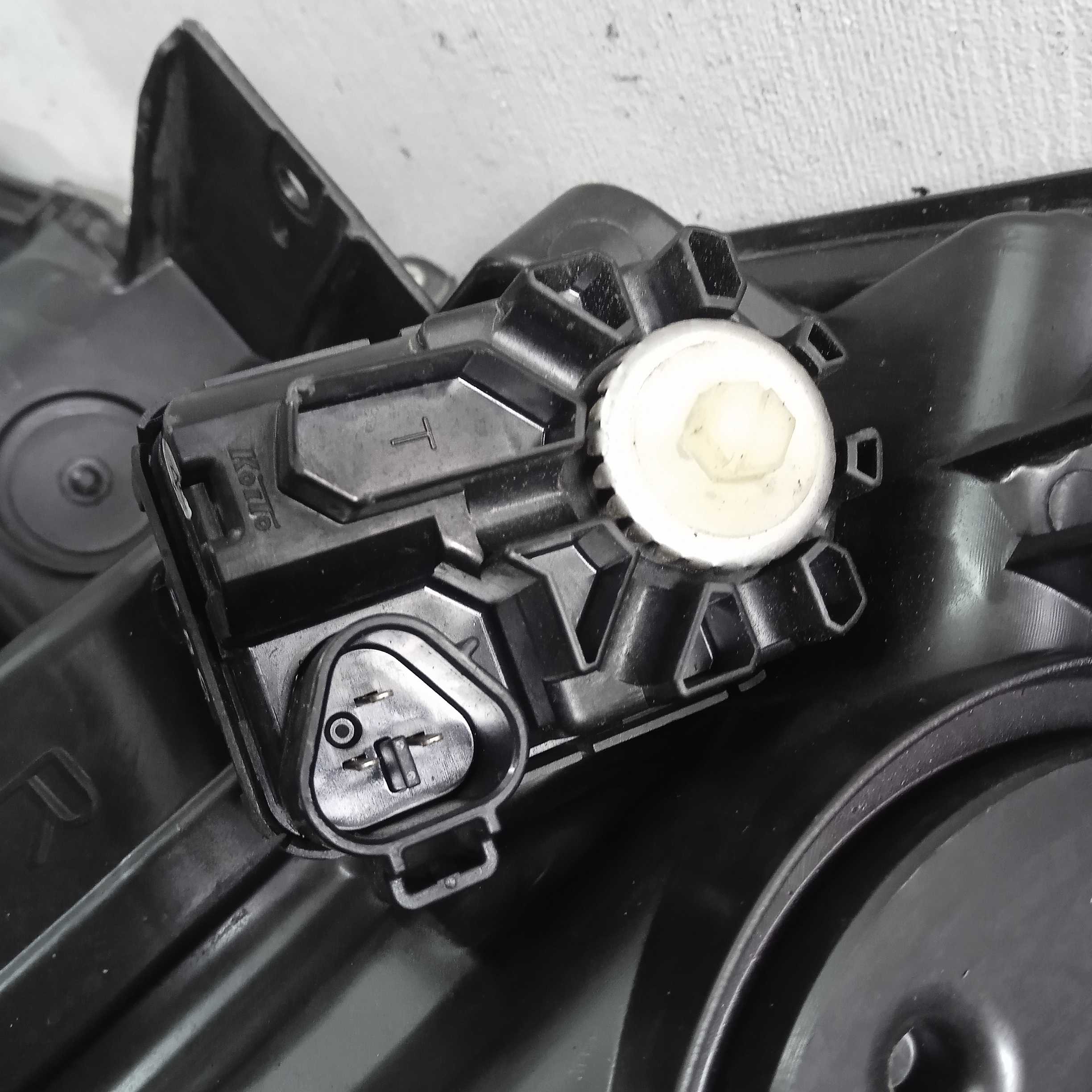 Farol Lado Direito Corolla Cross Ano 2022/2024 Recuperado 5