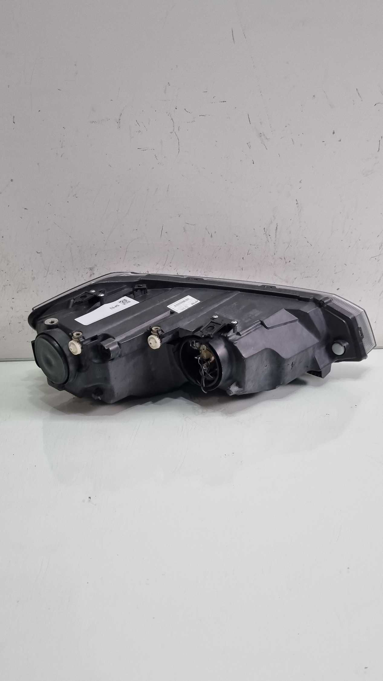 Farol lado esquerdo Volkswagen Polo mascara negra 2017/2022 1