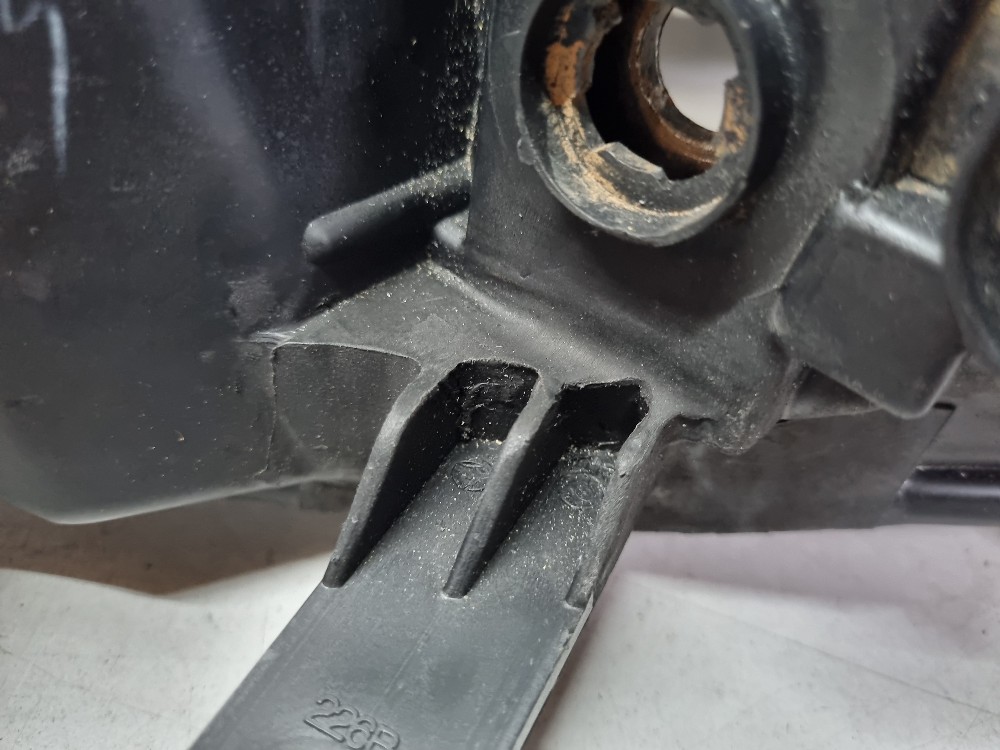 Farol Direito Toyota Hilux 2016/2019 Recuperado Direito/passageiro 9