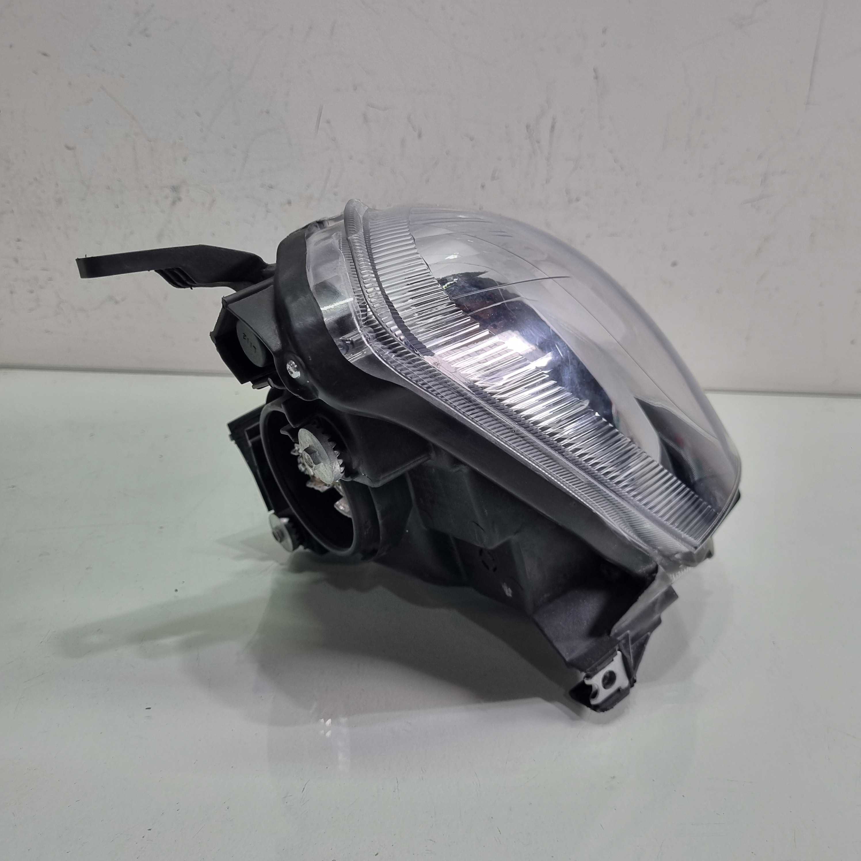 Farol Lado Direito Renault Kwid 2016/2021 1