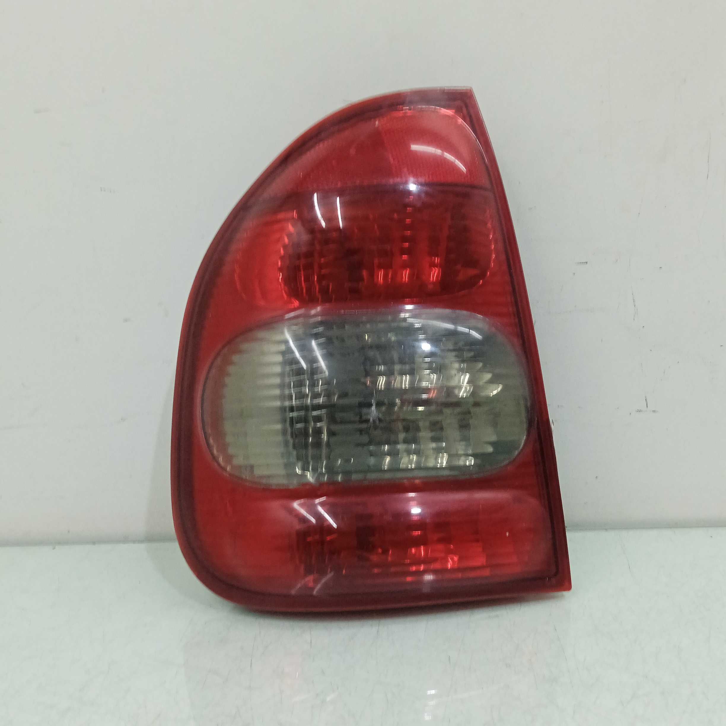 Lanterna Do Lado Esquerdo Chevrolet Corsa Sedan 2001/2005 Esquerdo/motorista
