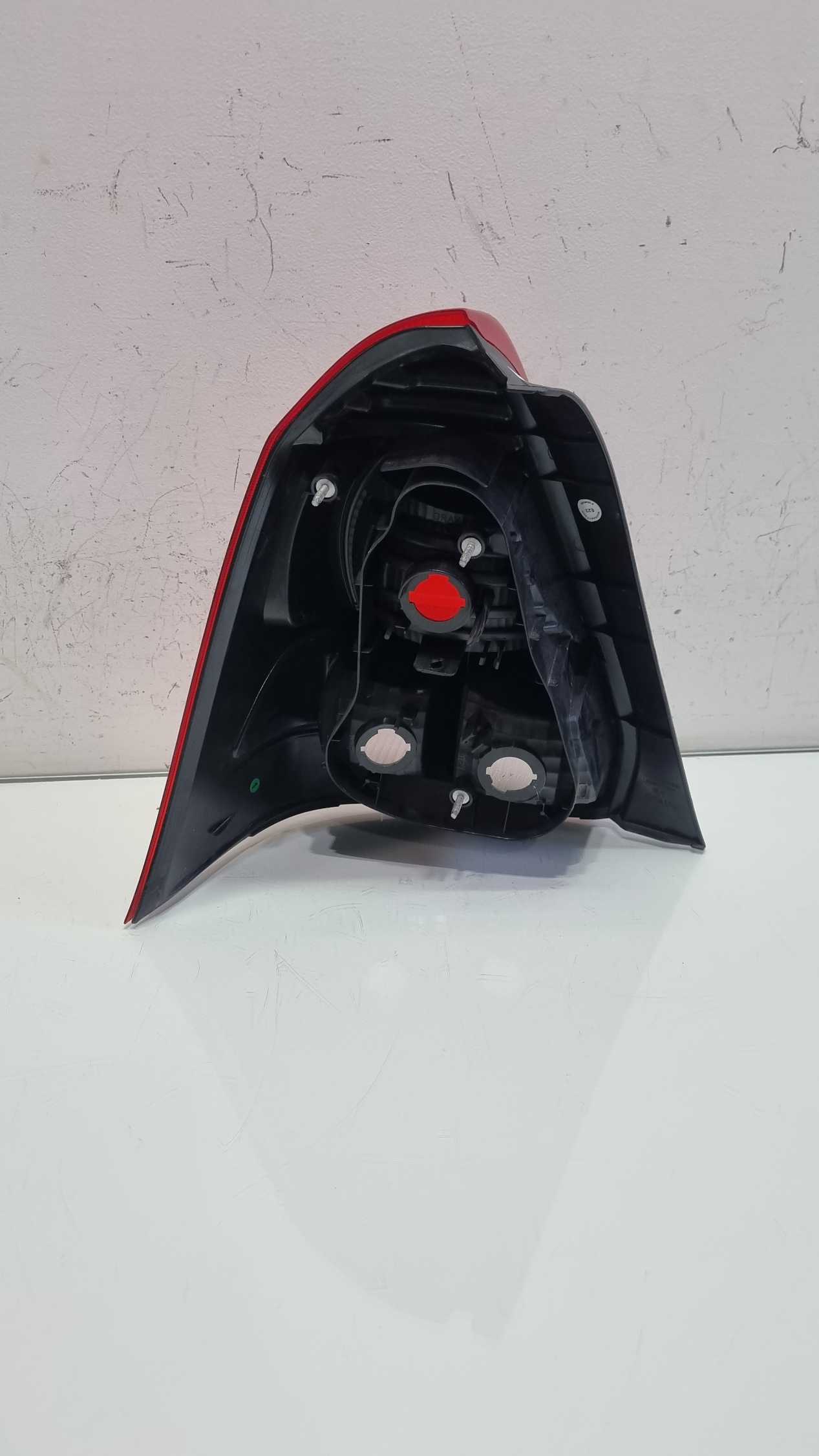 Lanterna lado direito Toyota Etios Sedan  modelo 2013/2018 1