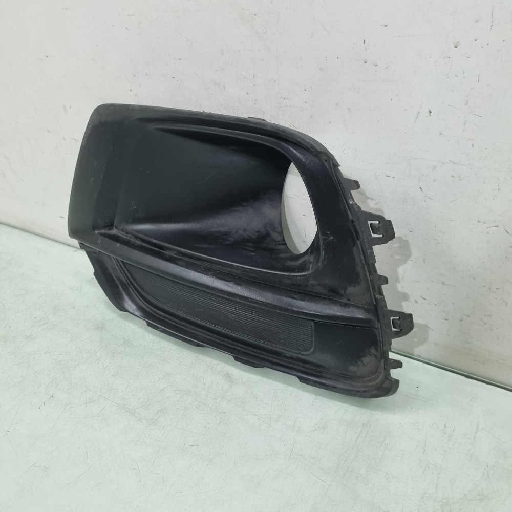 Moldura Farol Milha Esquerdo Chevrolet Tracker  2017/2019 Esquerdo 2