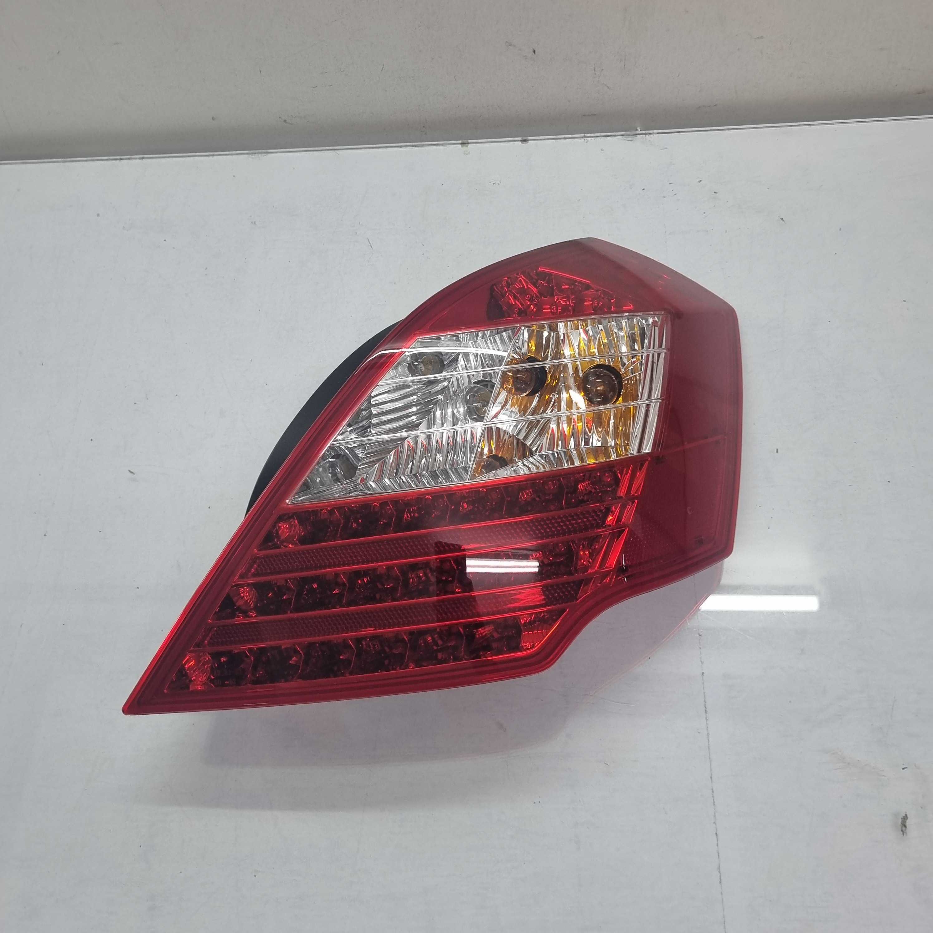 Lanterna C/led Do Lado Direito Geely Ec7 Modelos 2014/2015