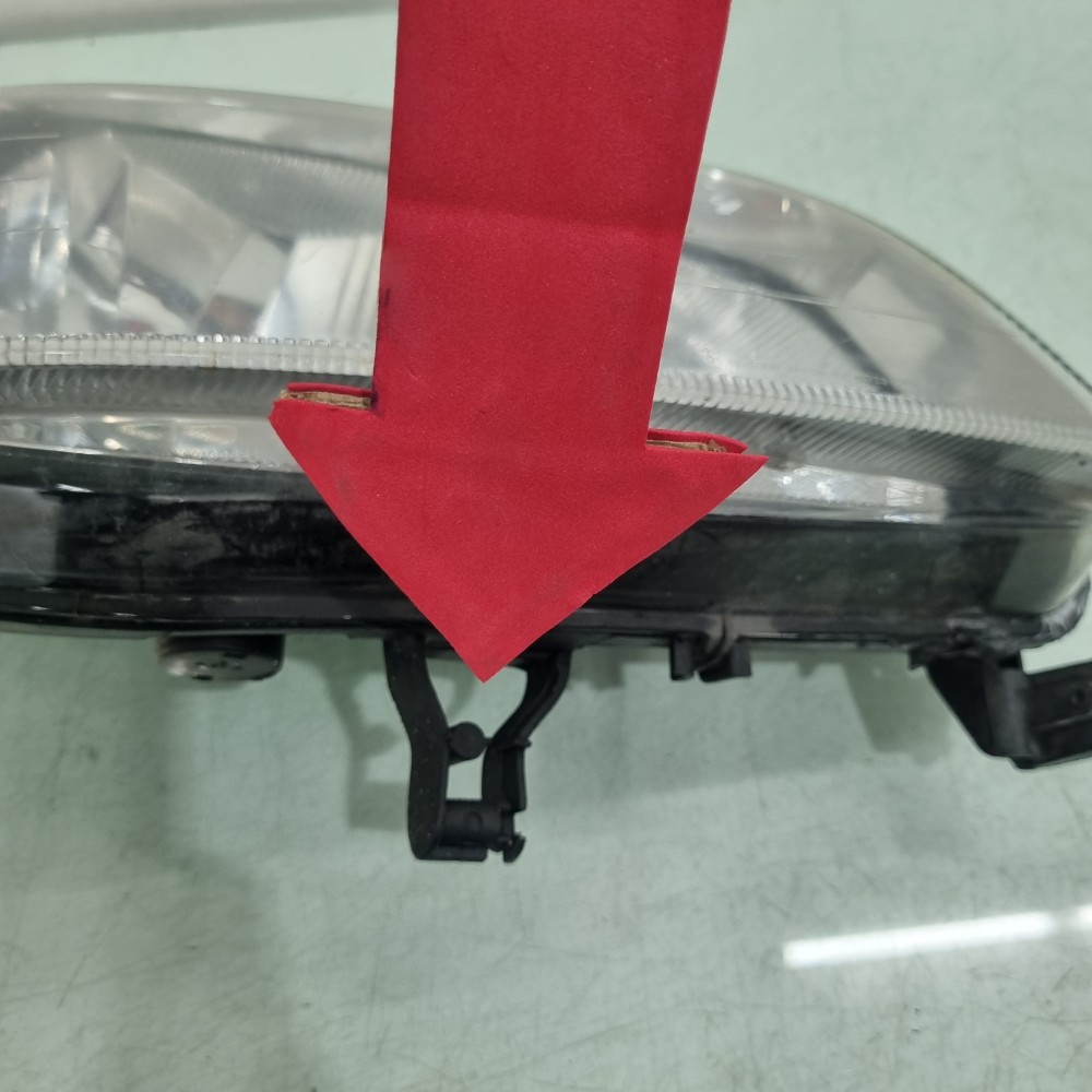 Farol Do Lado Direito Chevrolet Zafira Modelos 2001/2012 Direito/passageiro 1