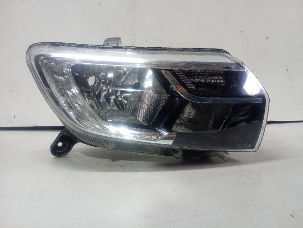 Farol Direito Com Led Sandero 2020/2023 Recuperado